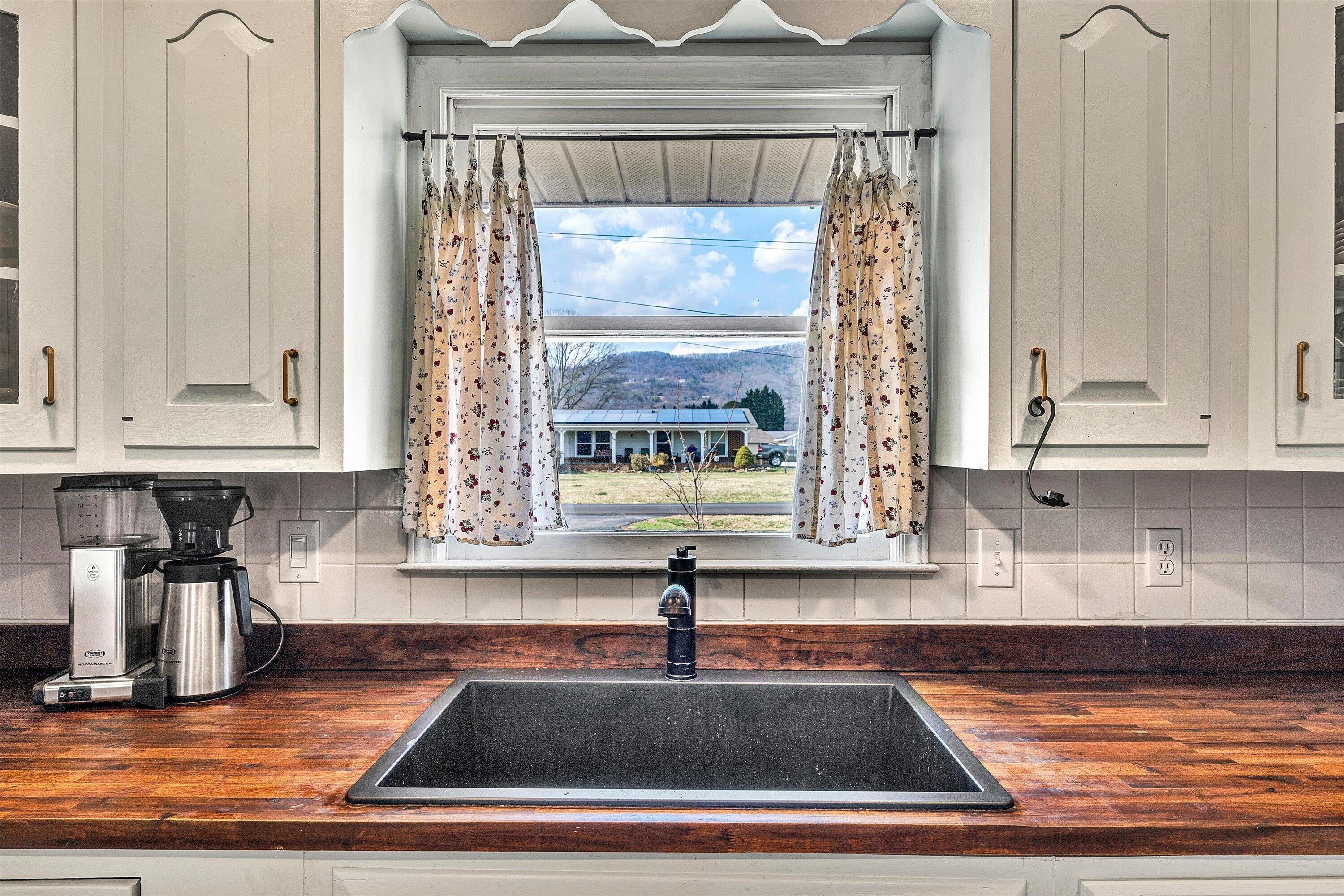 4043 Mockingbird Hill RD