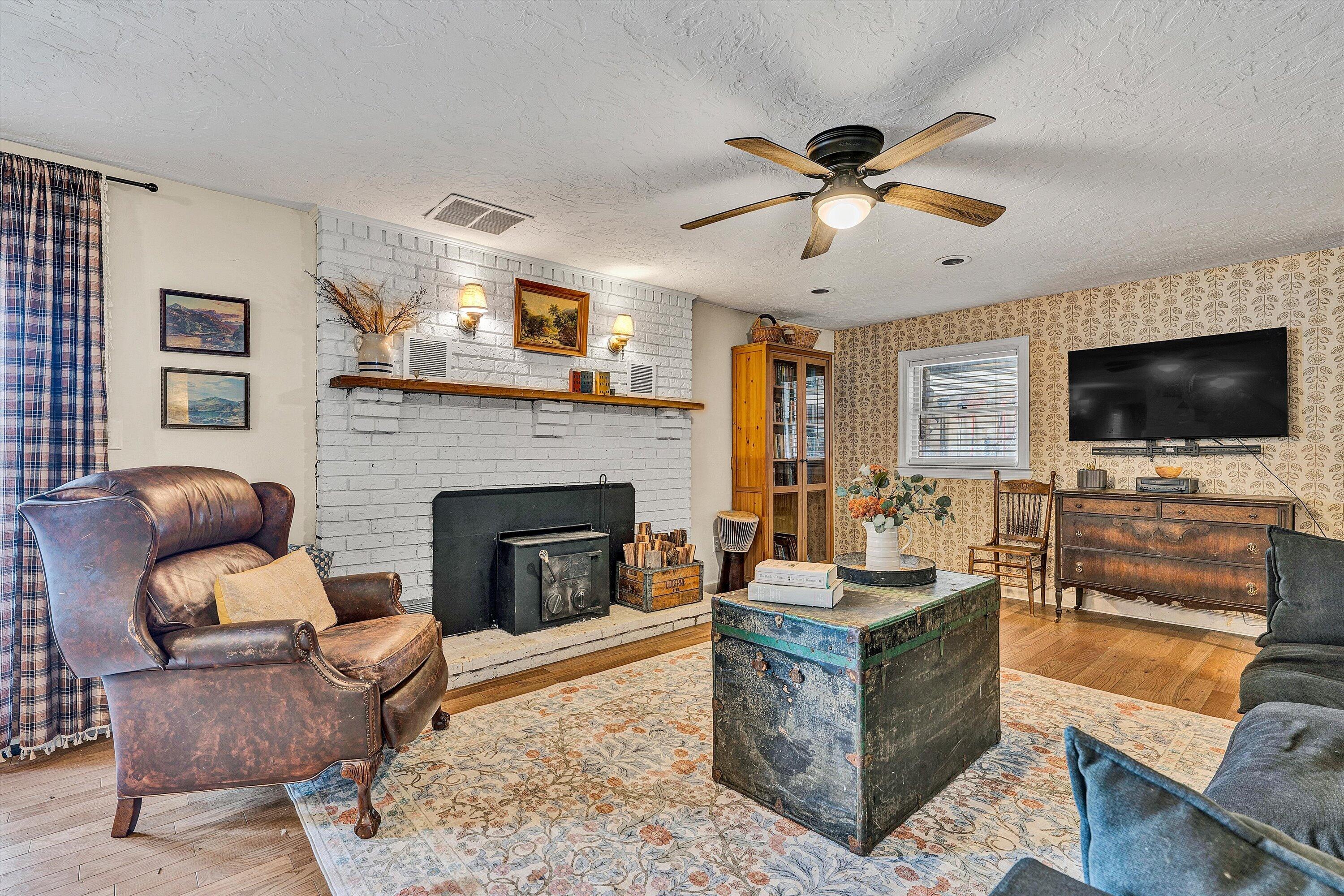 4043 Mockingbird Hill RD