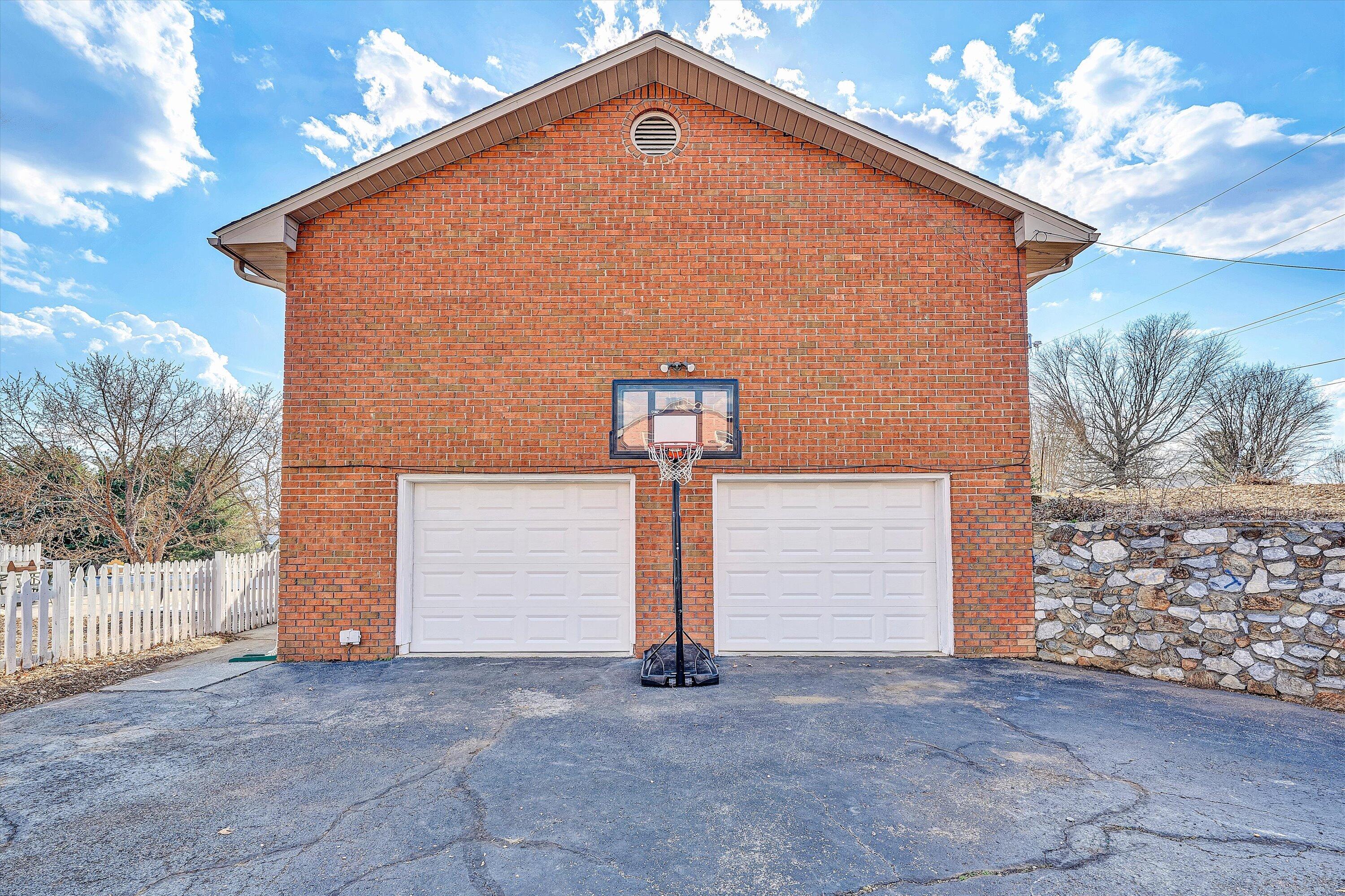 4043 Mockingbird Hill RD