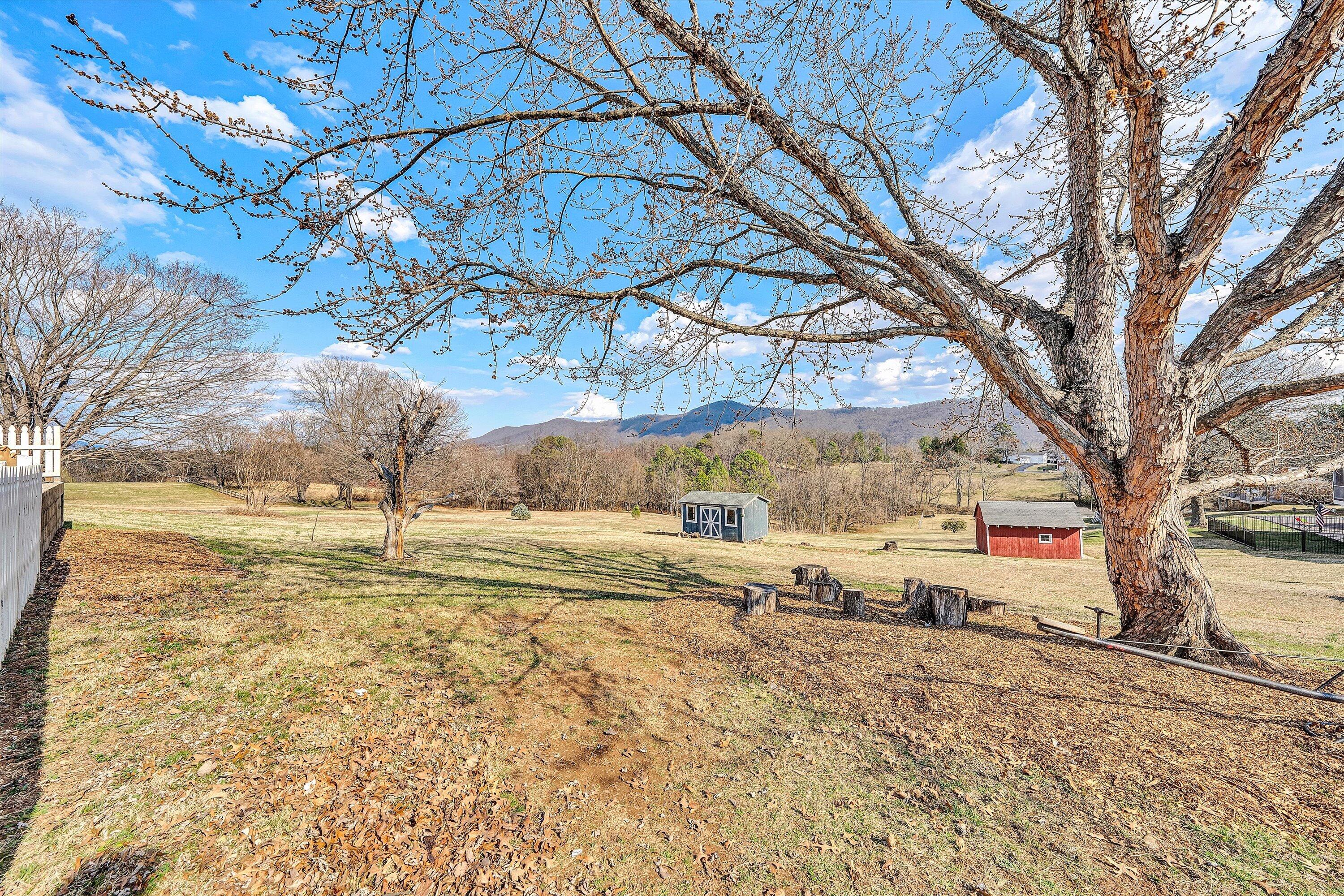 4043 Mockingbird Hill RD