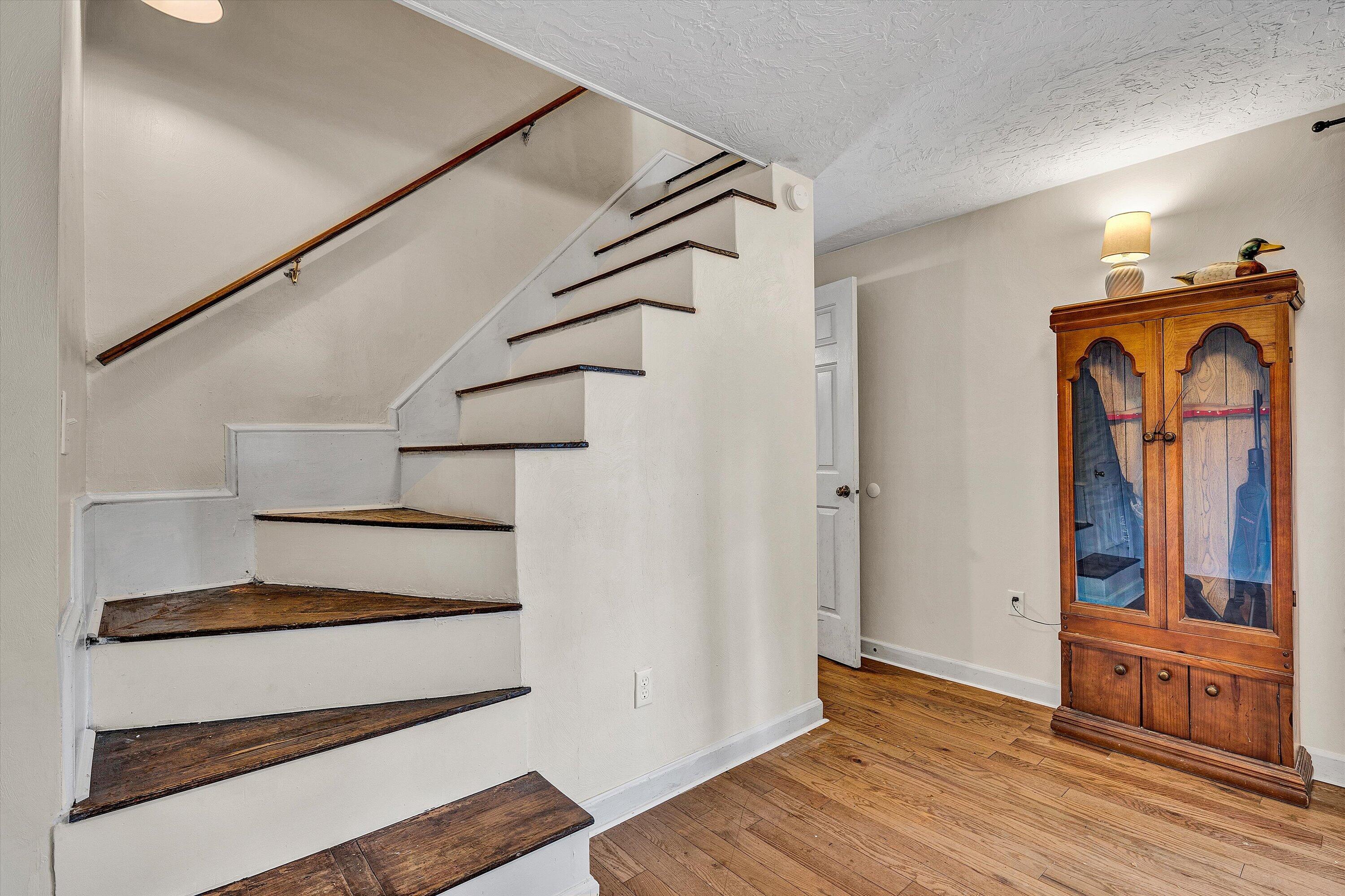 4043 Mockingbird Hill RD