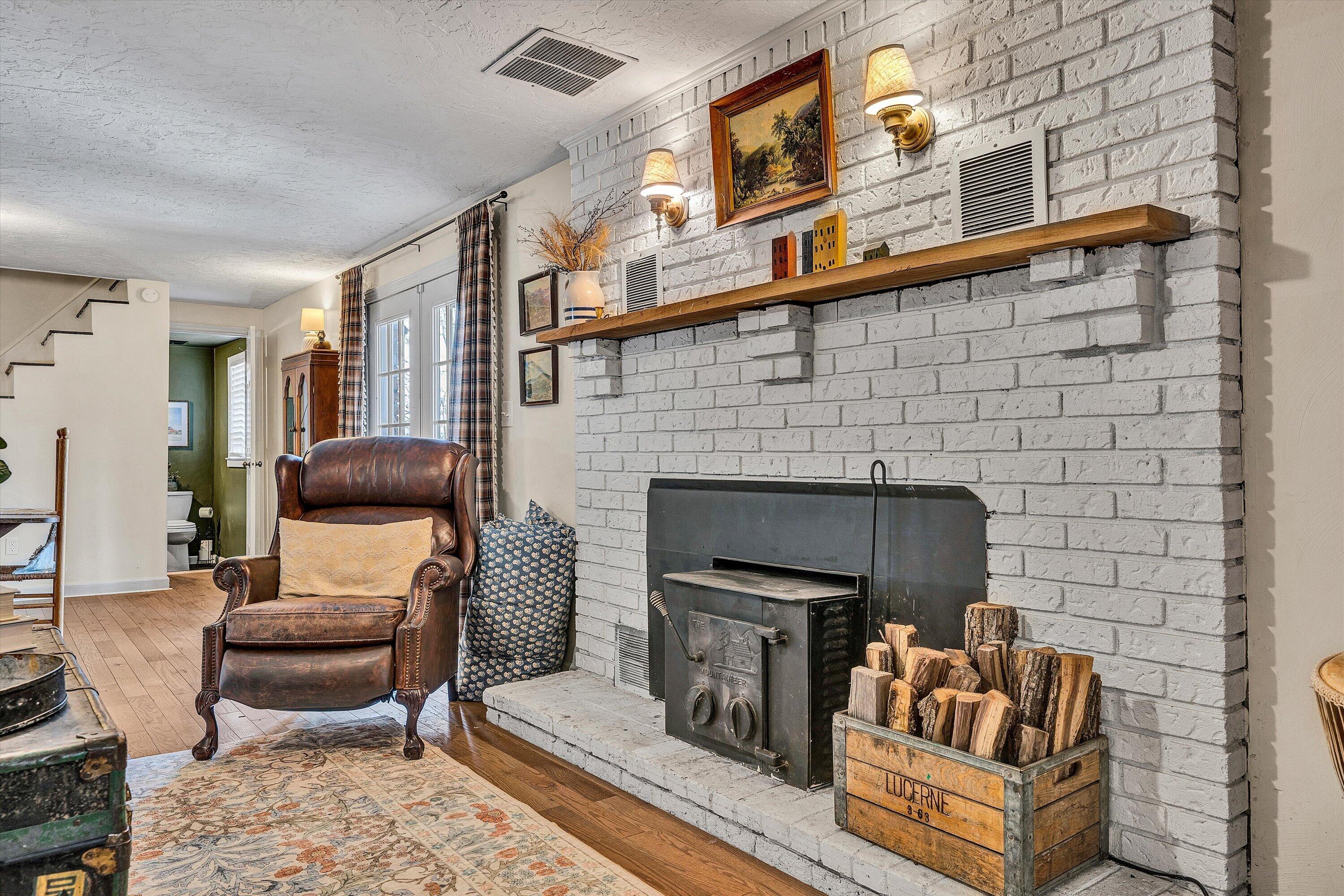 4043 Mockingbird Hill RD