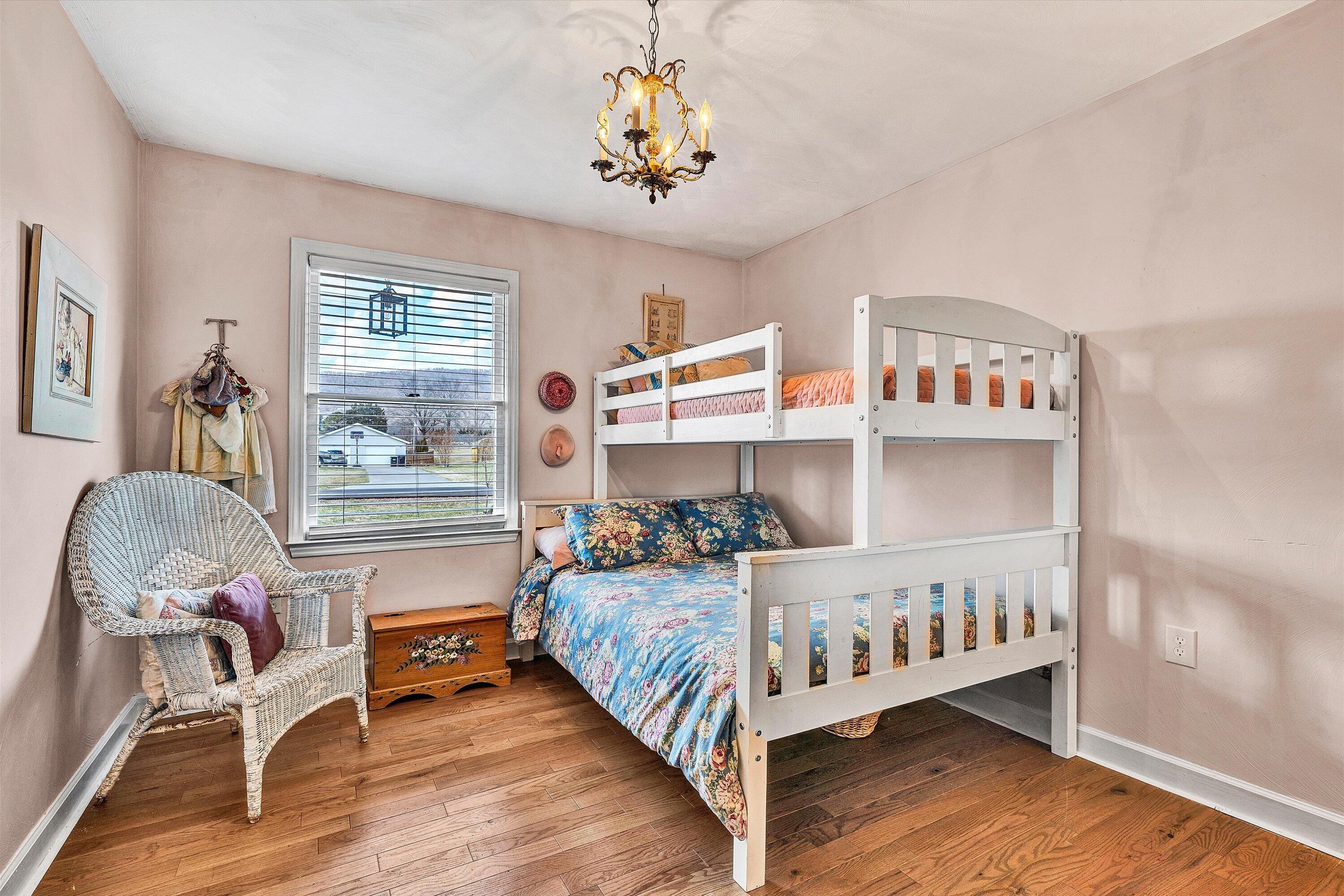 4043 Mockingbird Hill RD