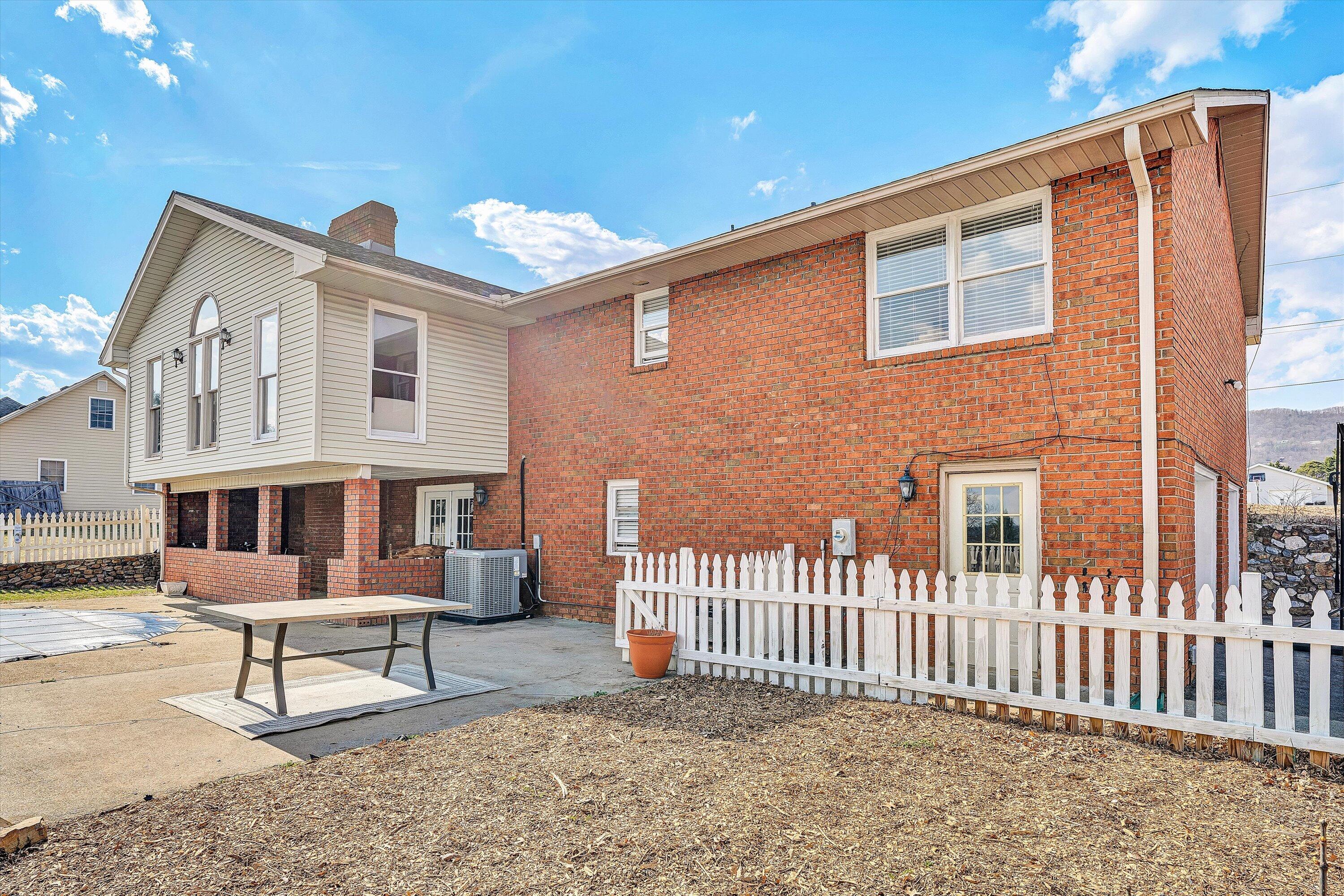 4043 Mockingbird Hill RD