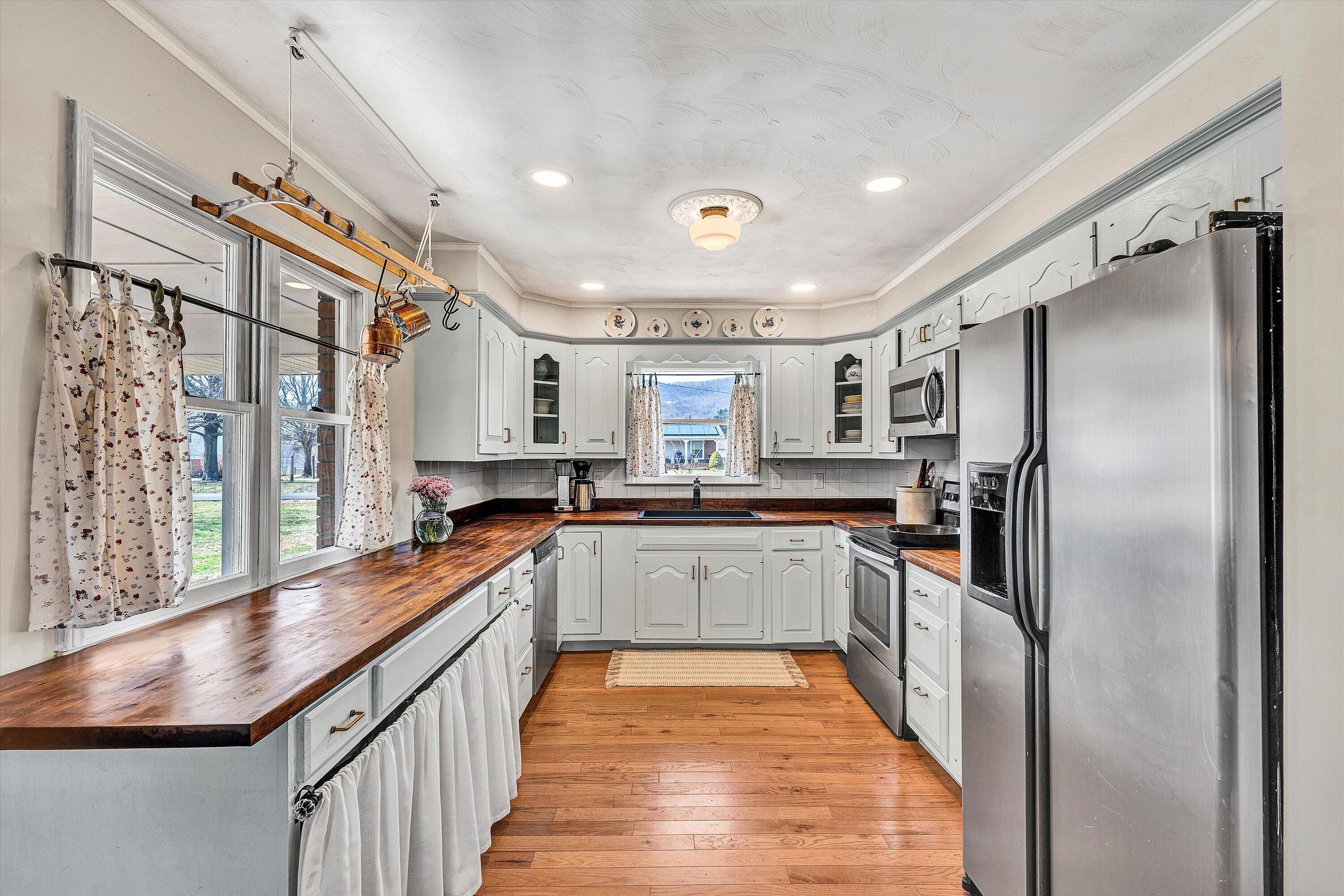 4043 Mockingbird Hill RD