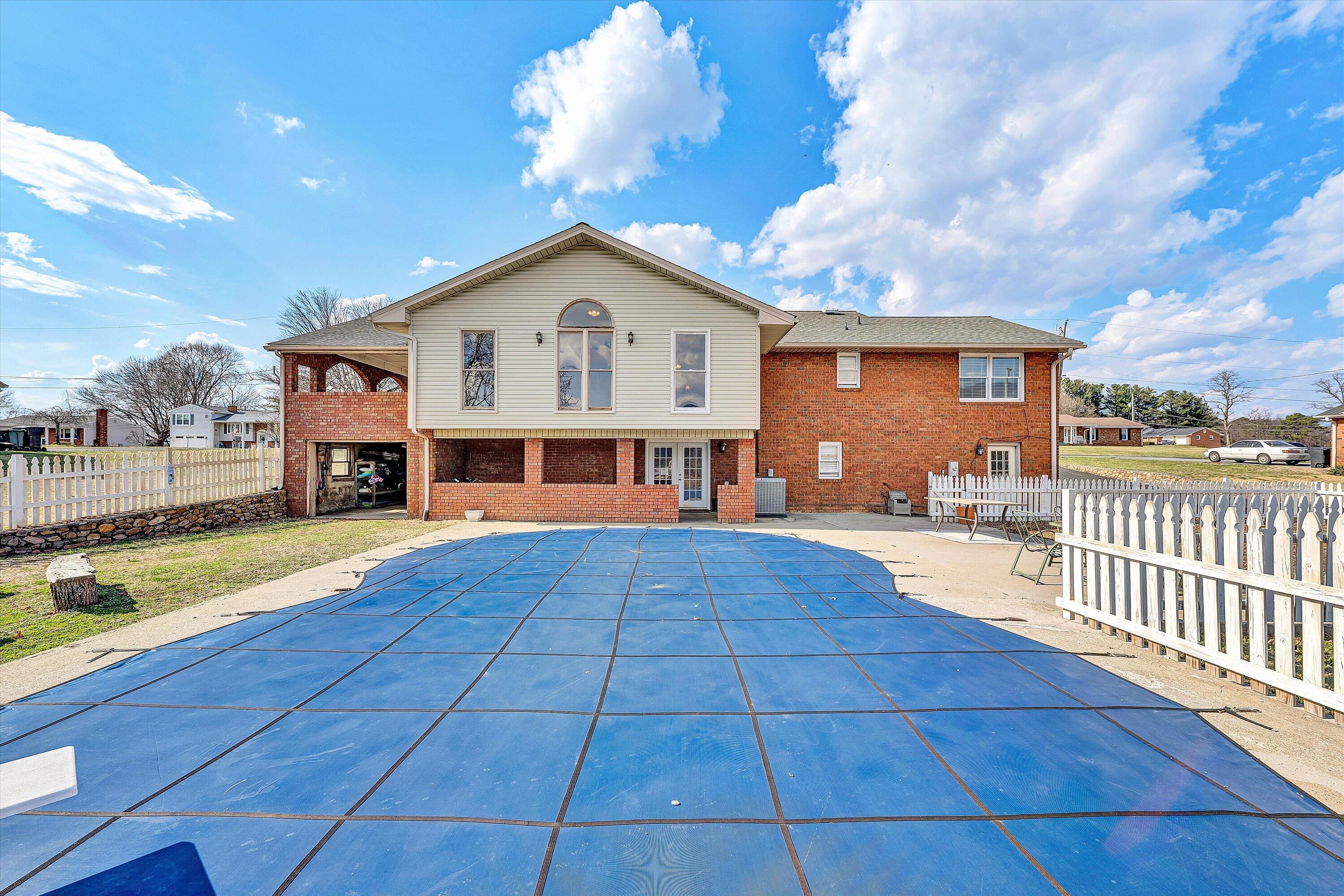 4043 Mockingbird Hill RD