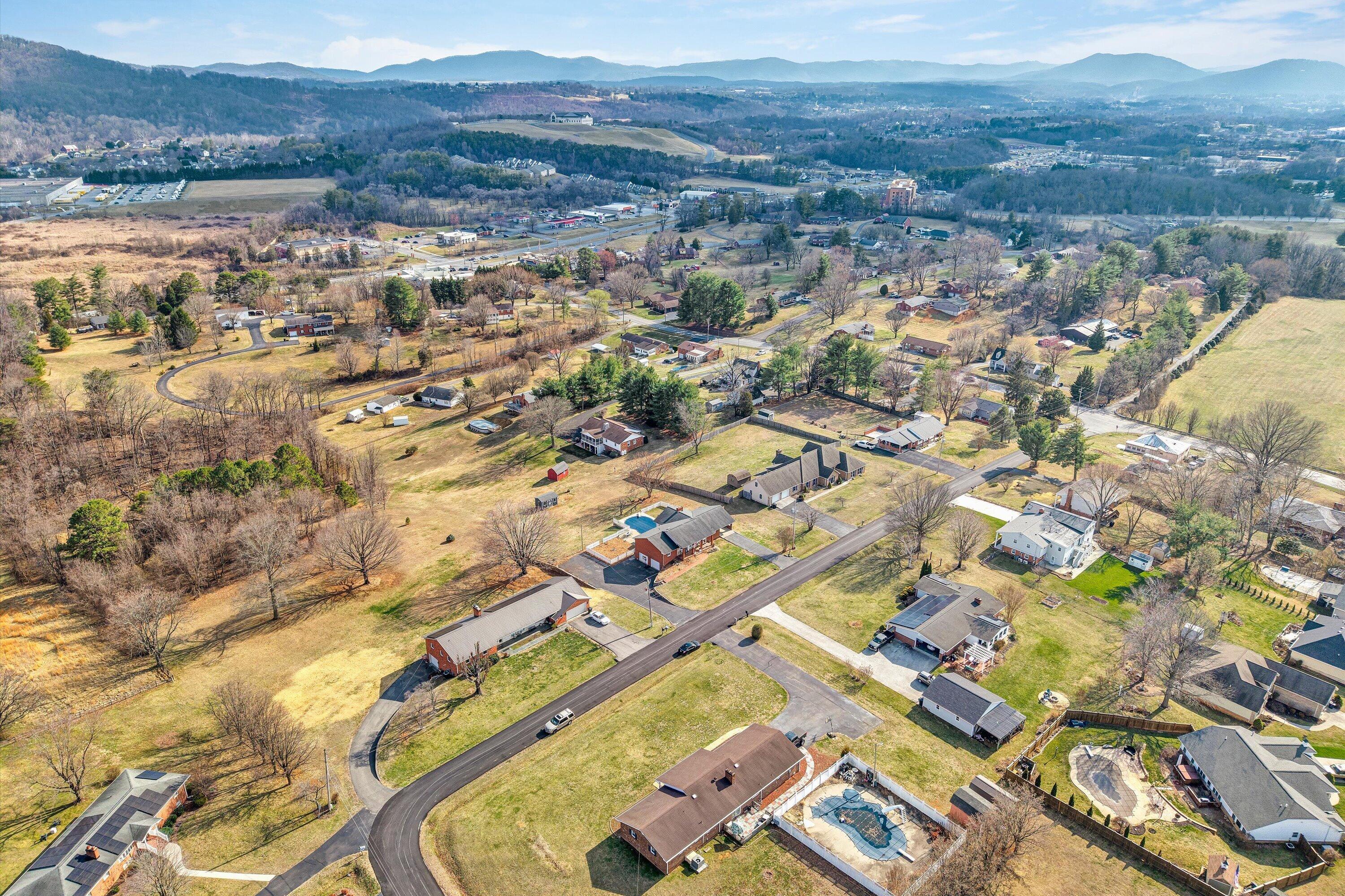 4043 Mockingbird Hill RD