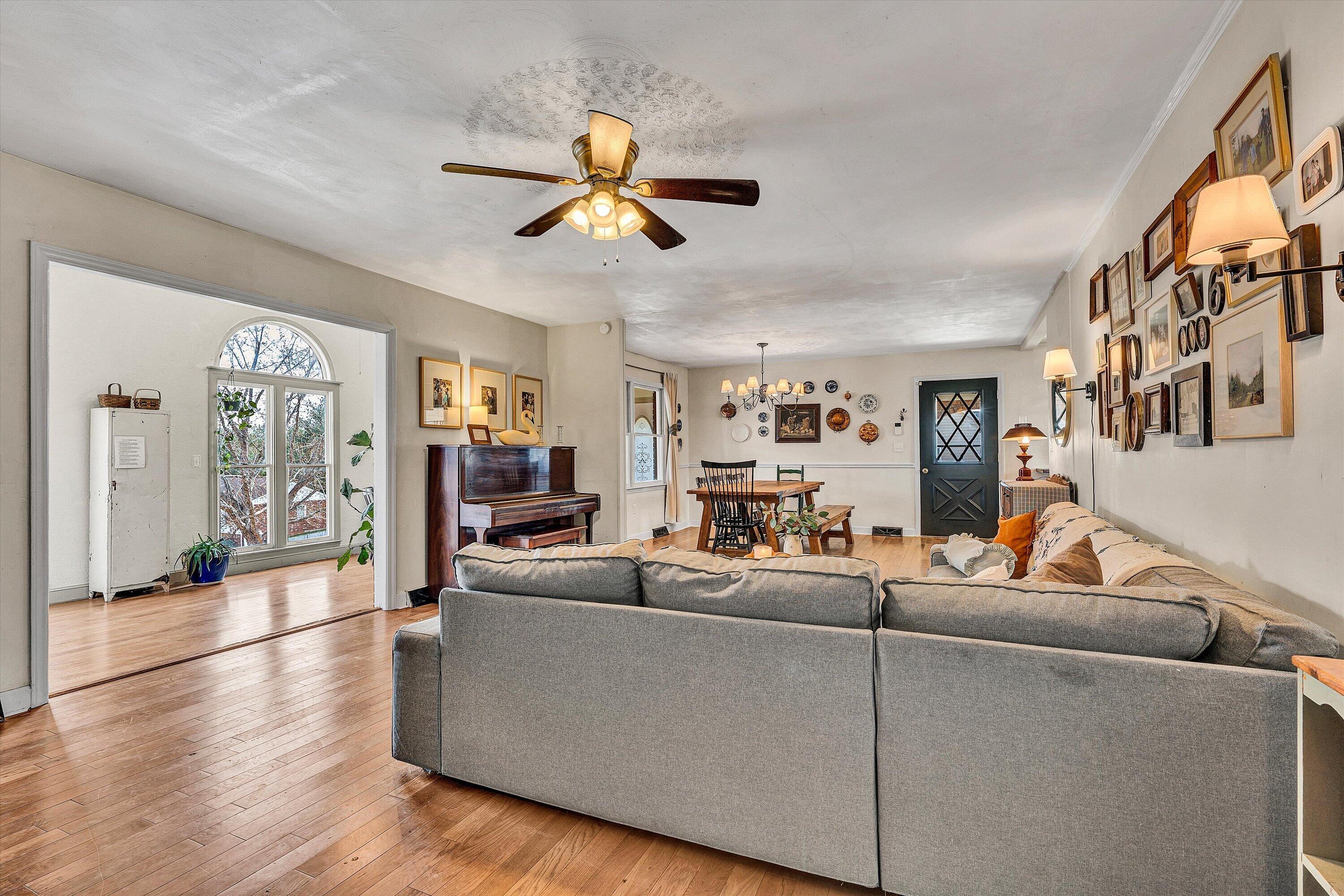 4043 Mockingbird Hill RD