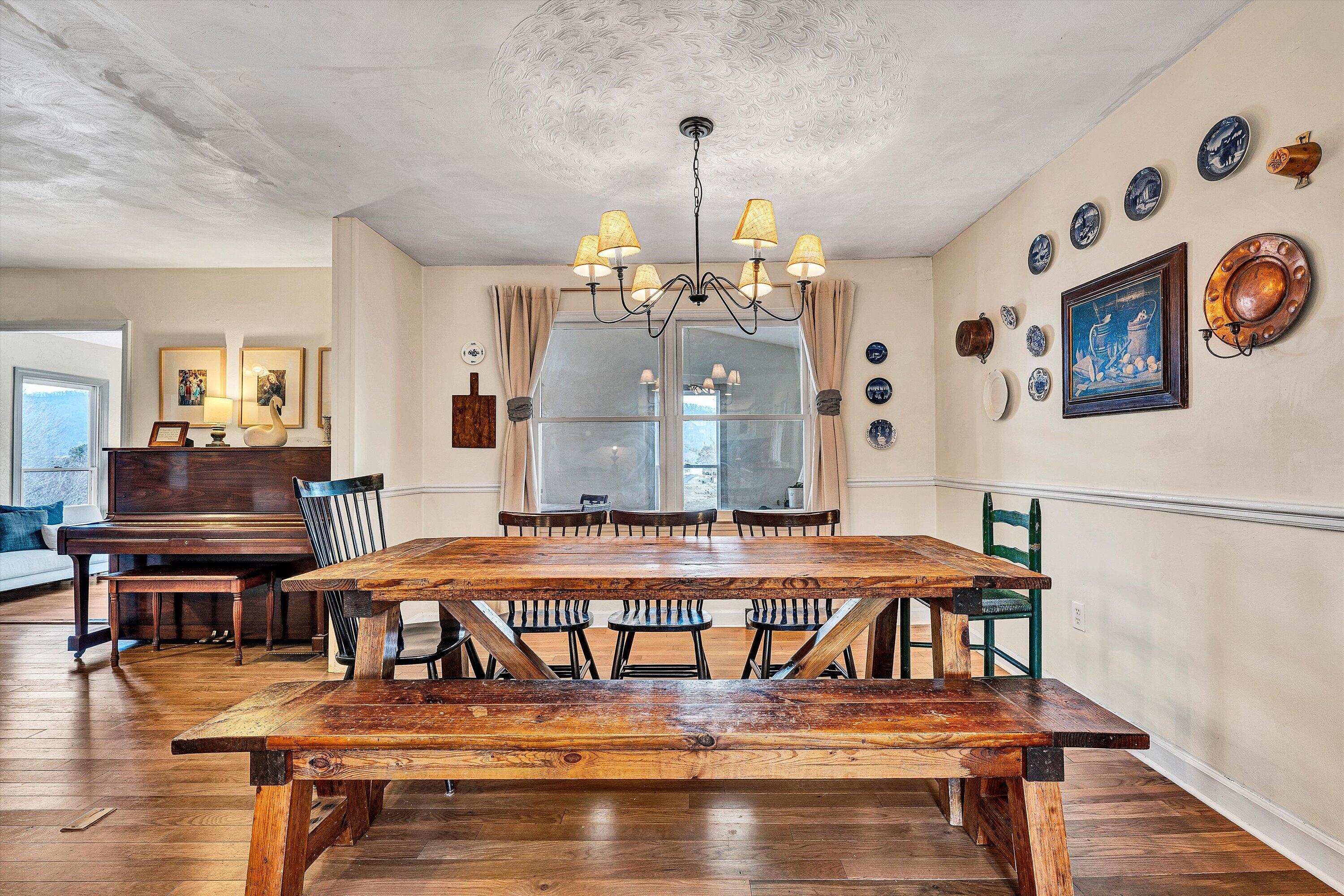 4043 Mockingbird Hill RD