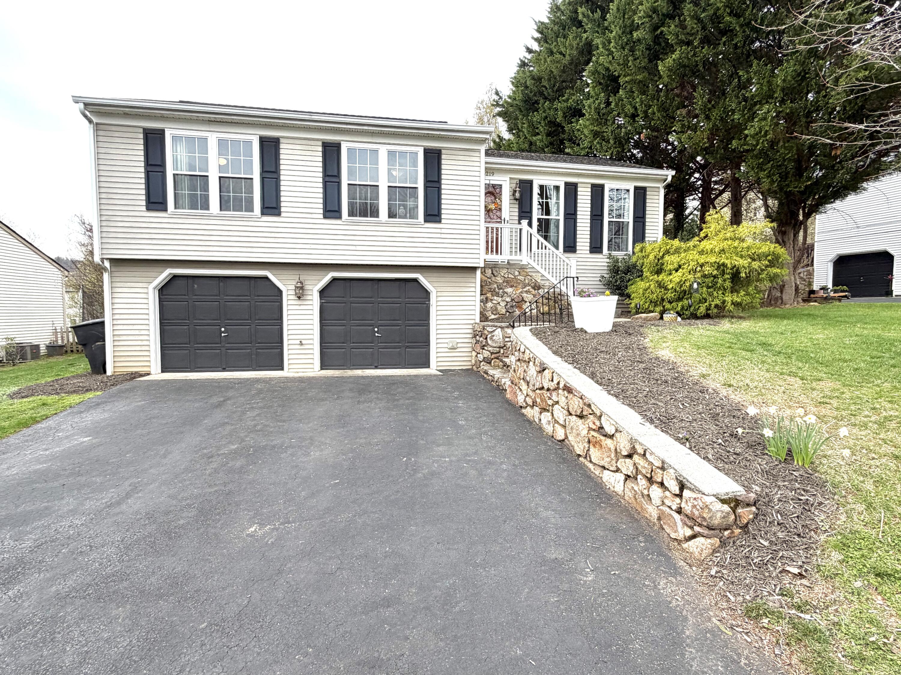 6219 Ashmont DR