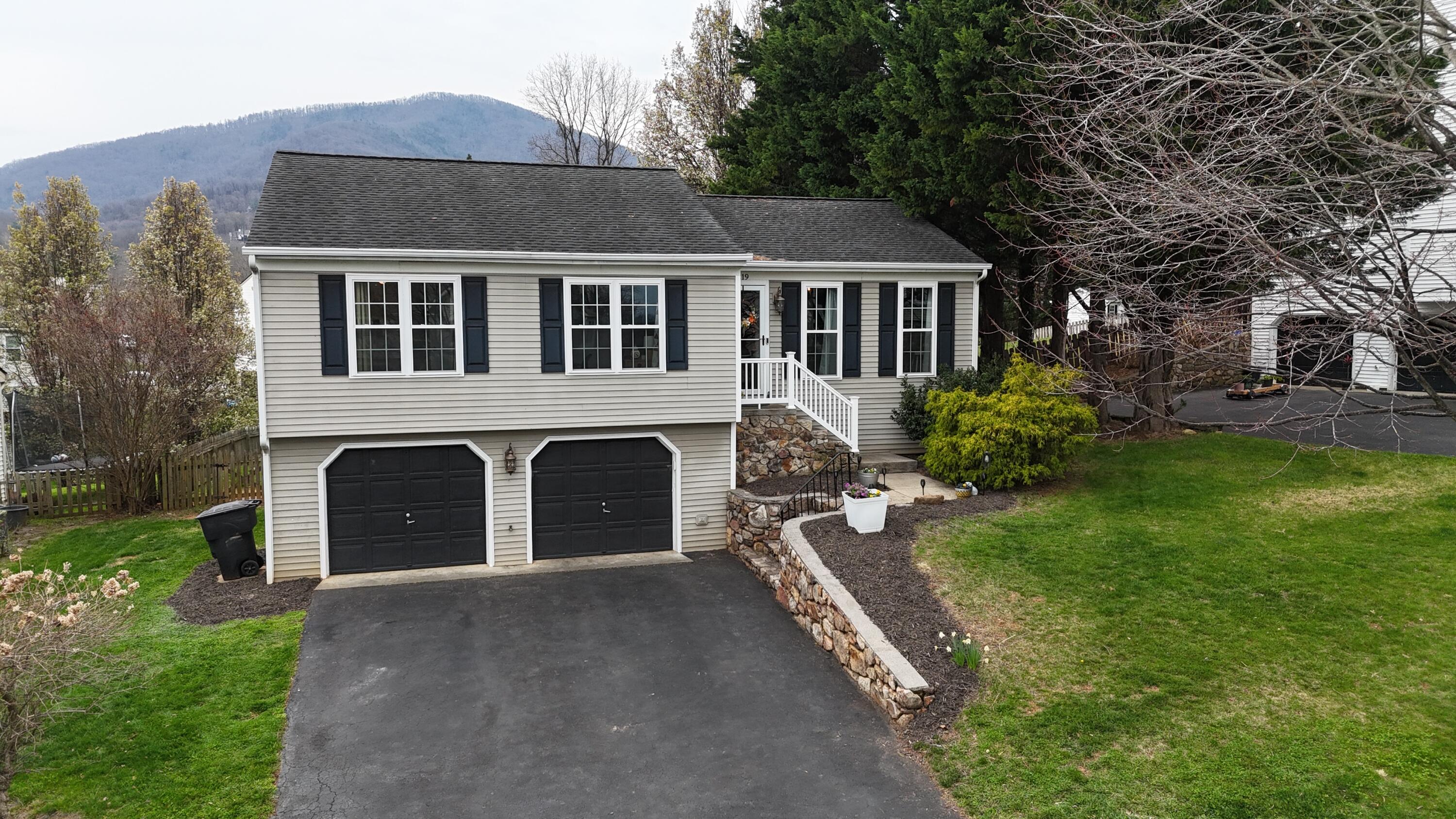 6219 Ashmont DR