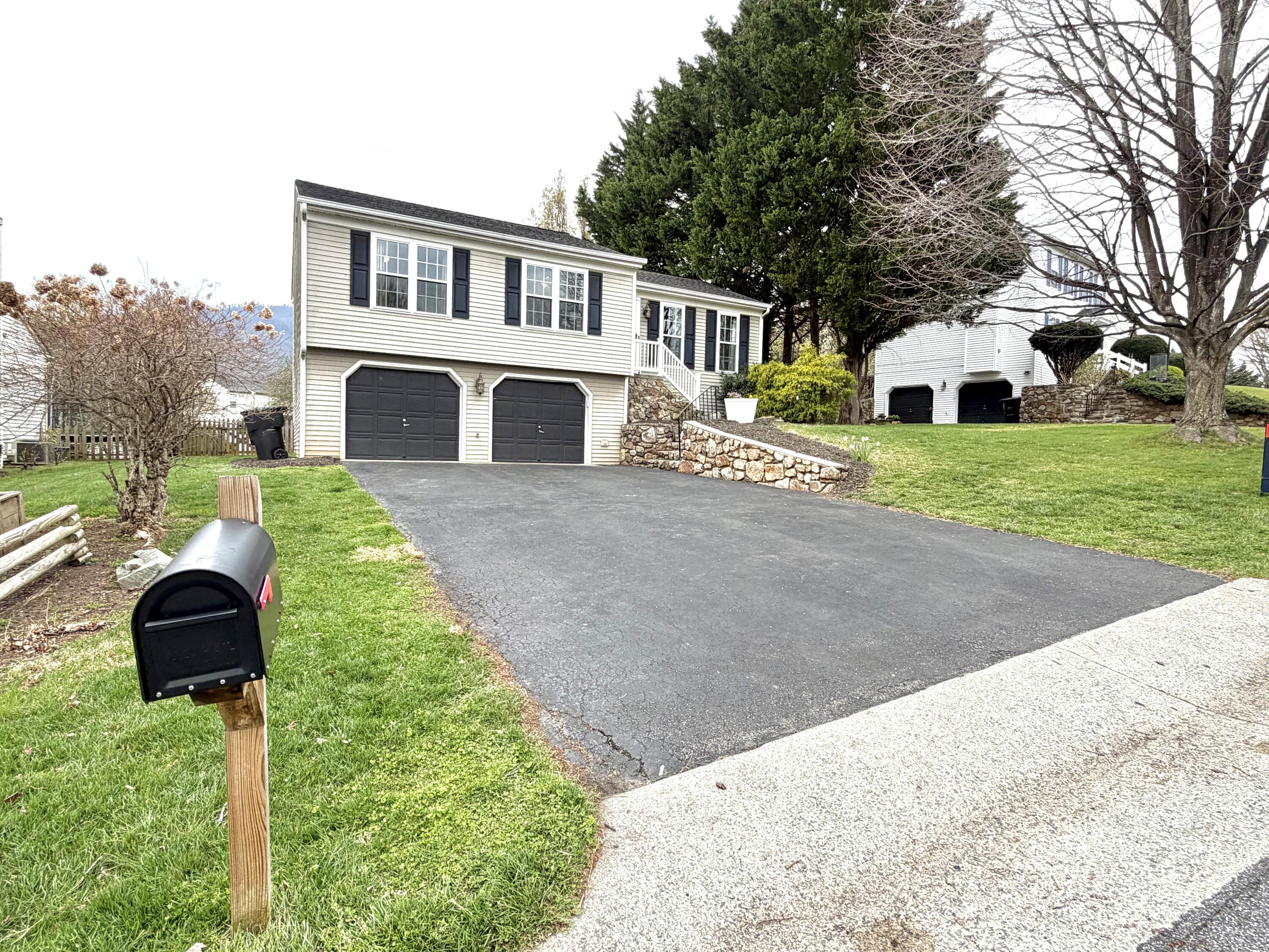 6219 Ashmont DR
