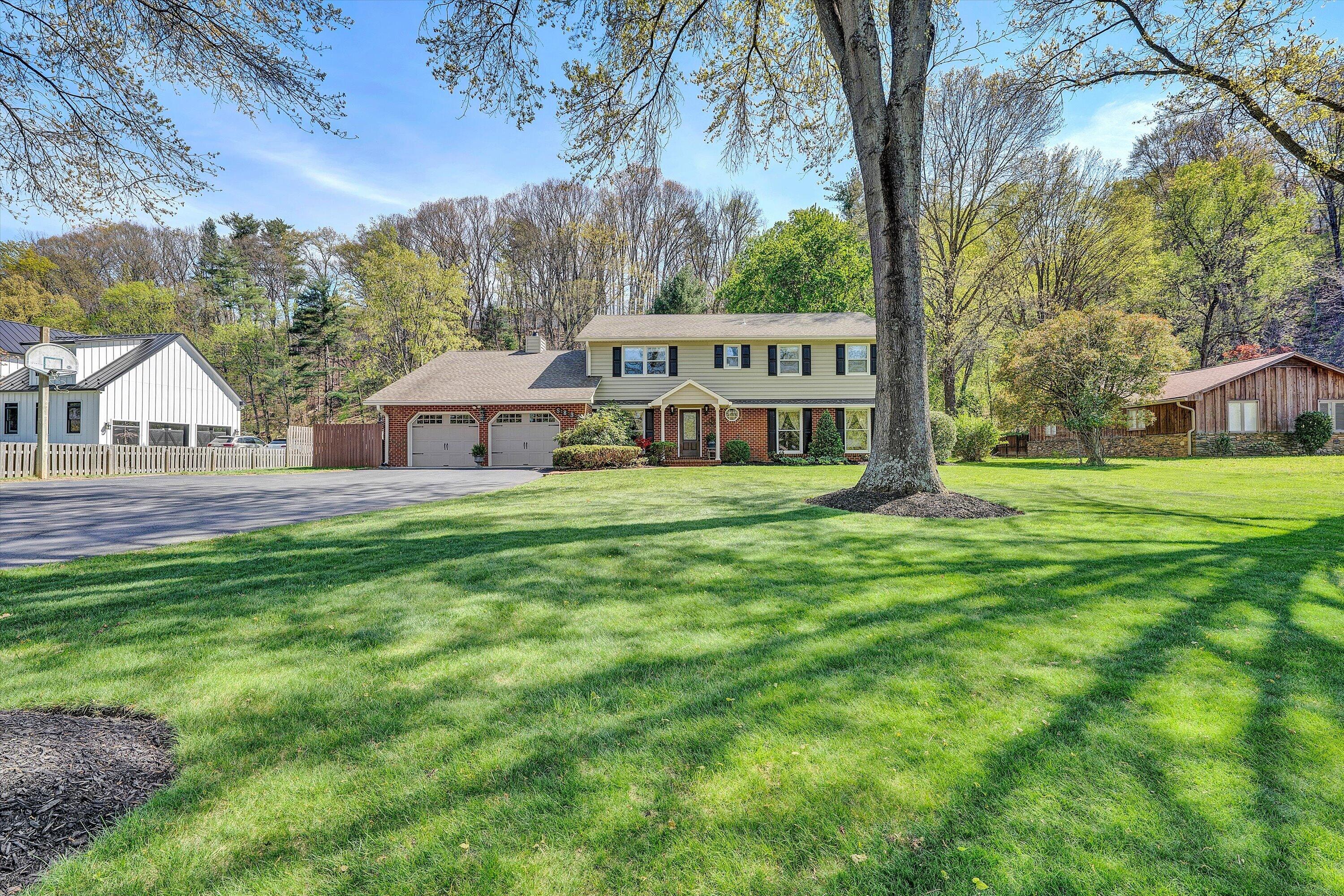 5832 Lakemont DR