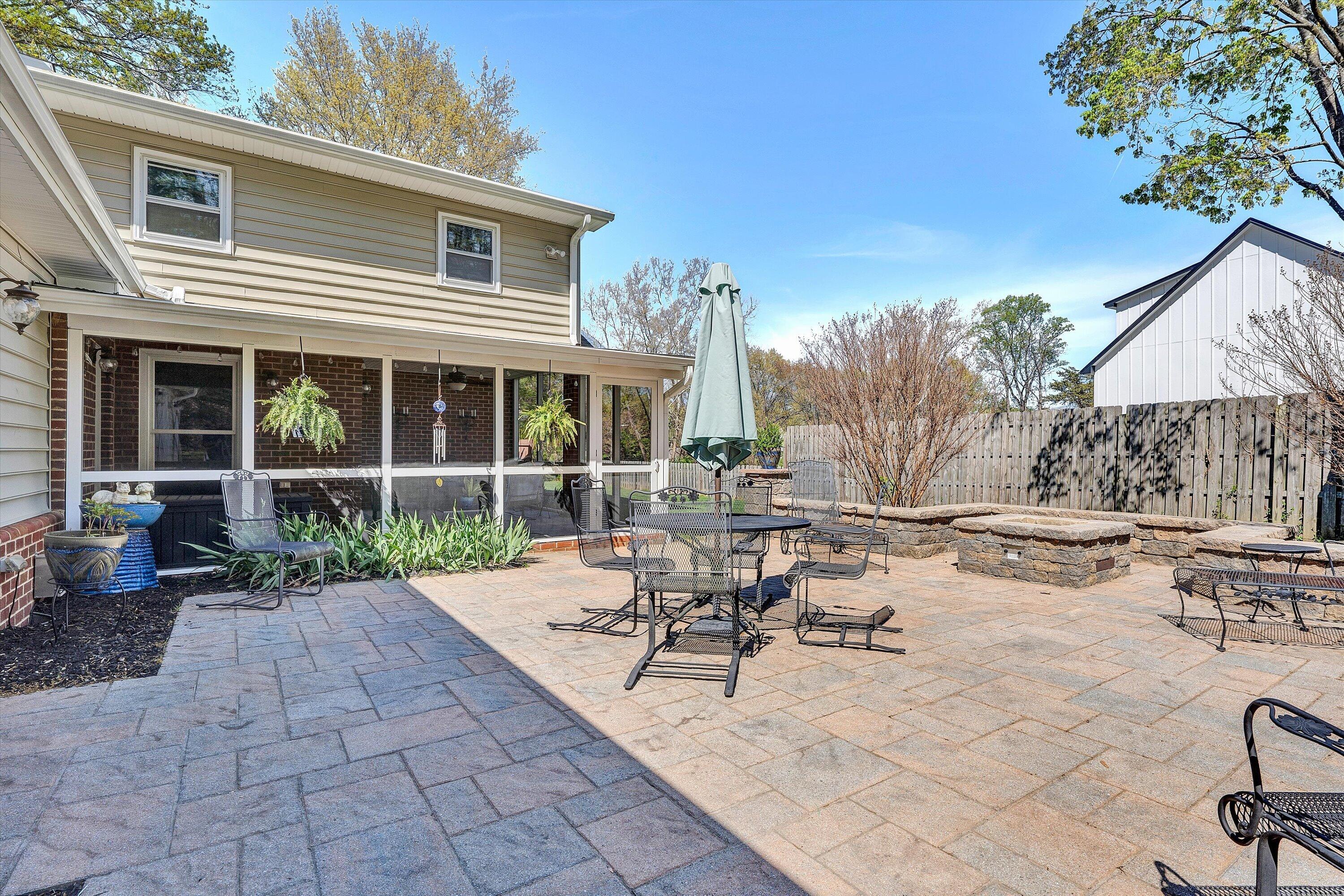 5832 Lakemont DR