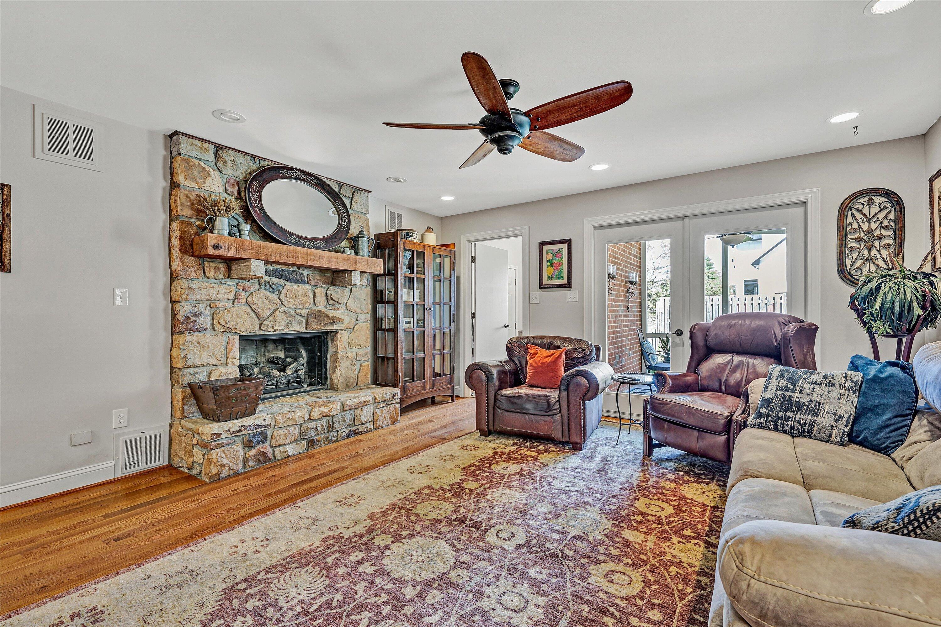 5832 Lakemont DR