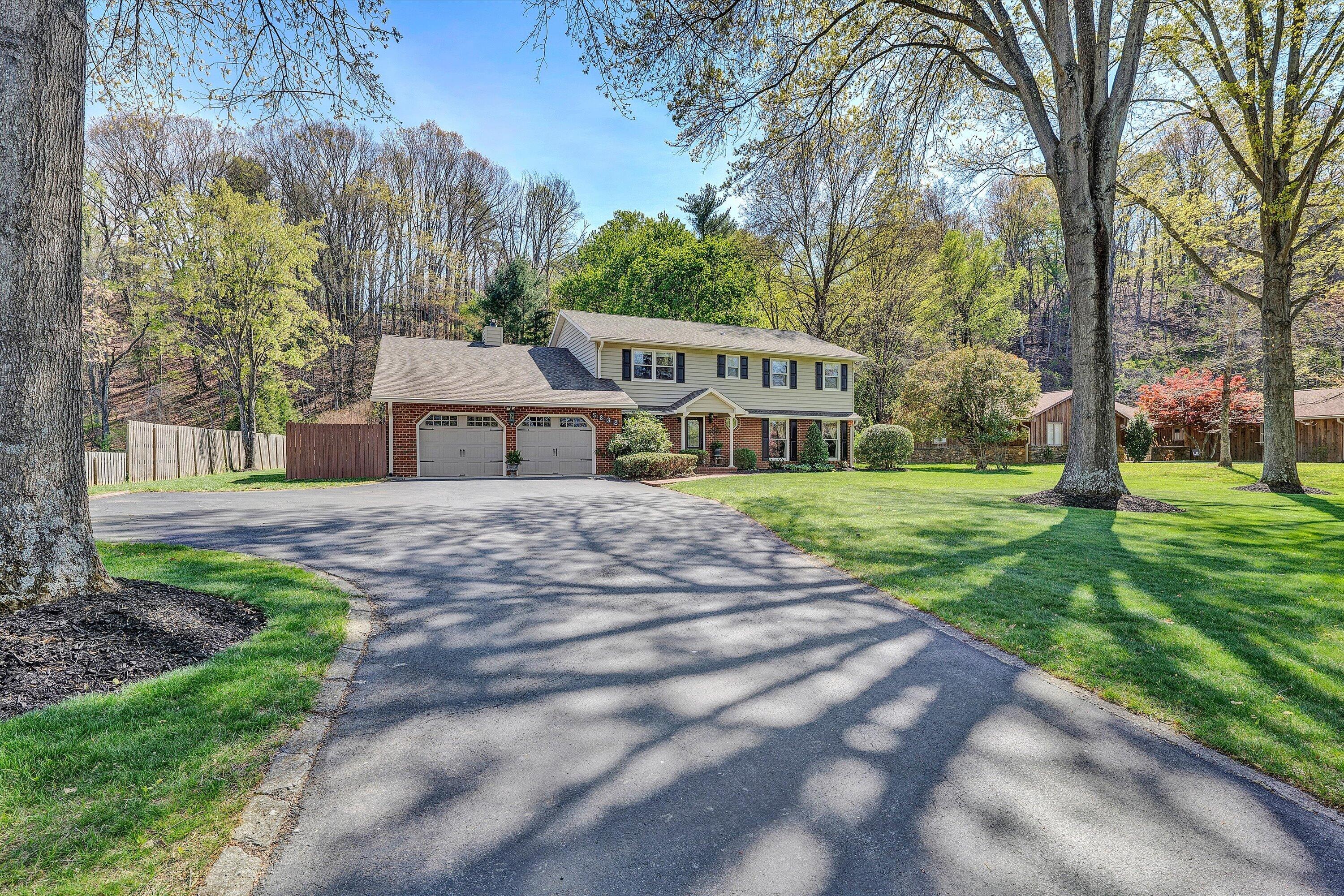 5832 Lakemont DR