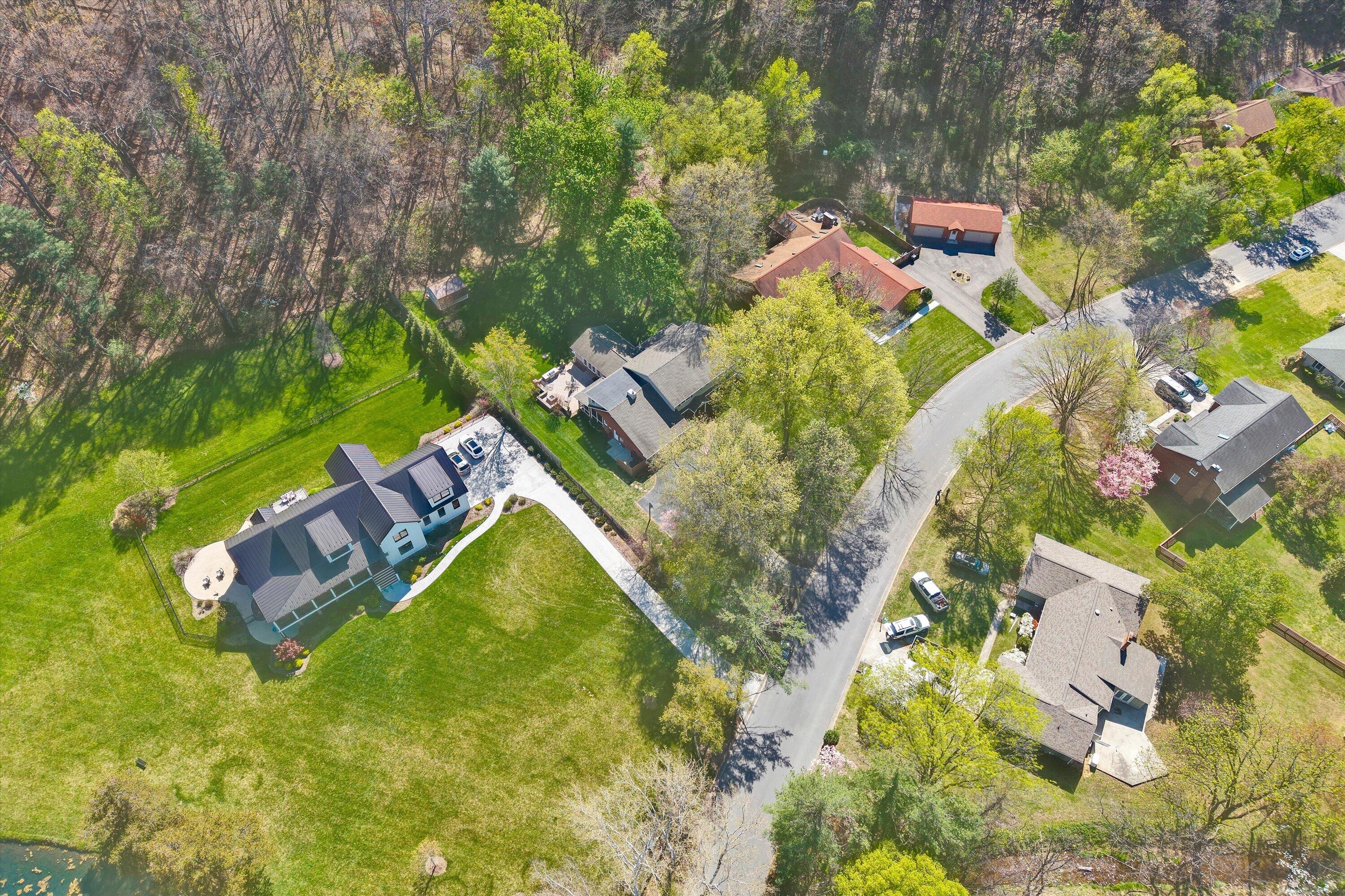 5832 Lakemont DR
