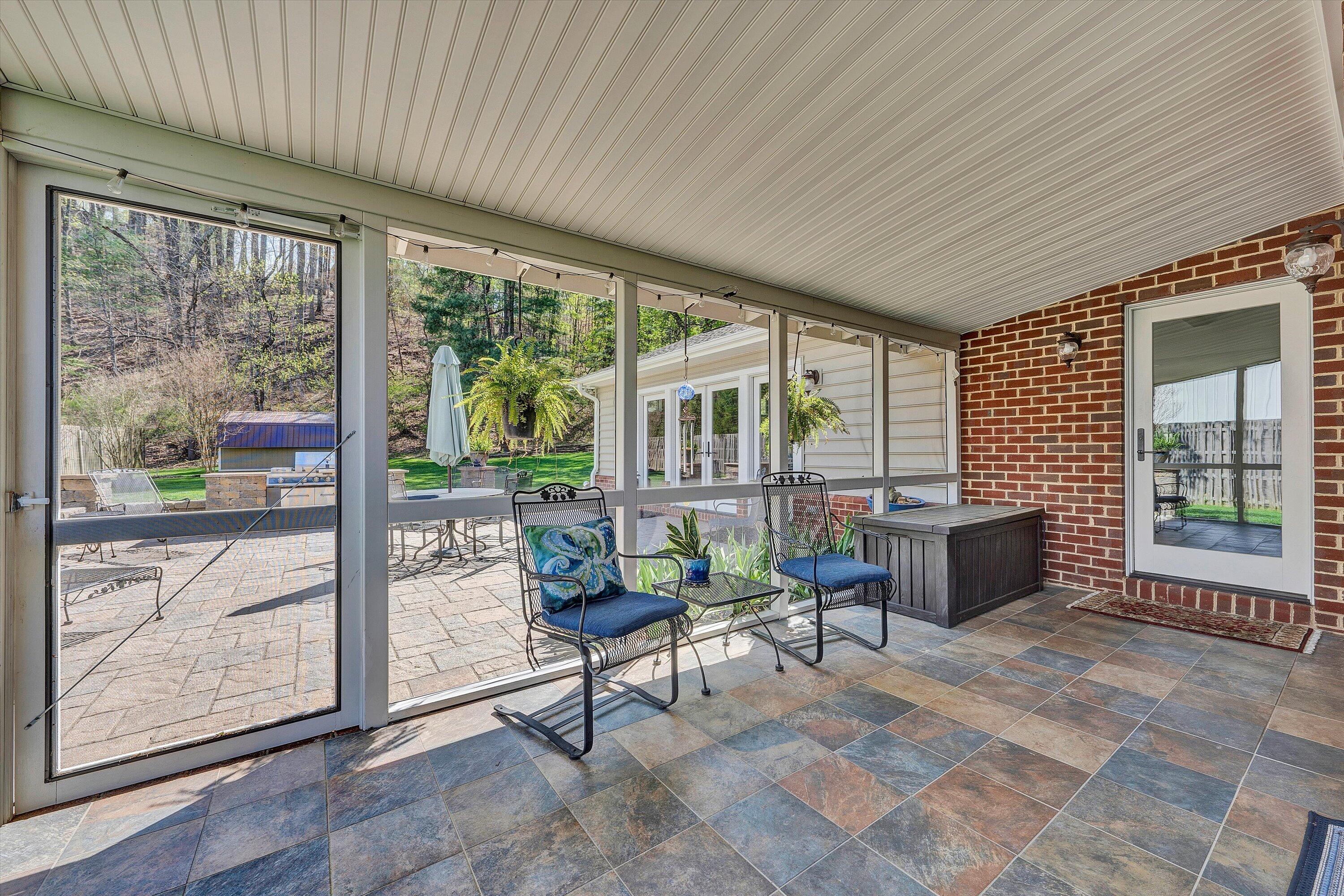 5832 Lakemont DR