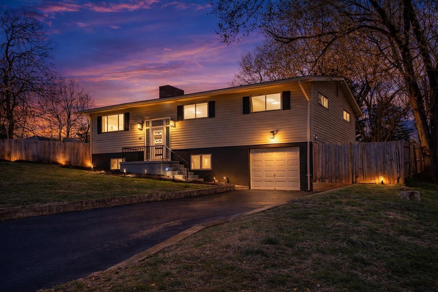 3619 Lilac AVE NW