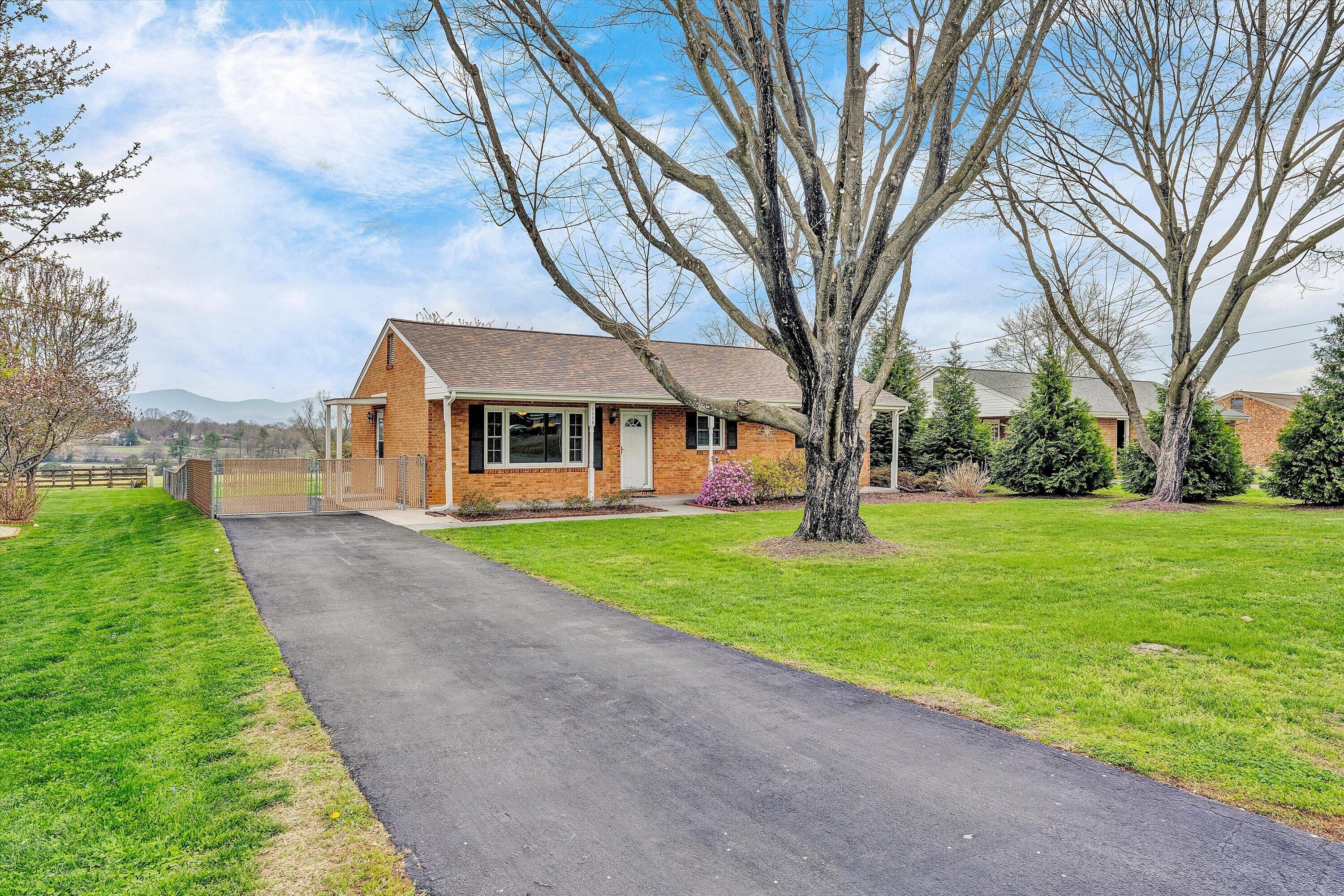 1006 Green Meadow RD