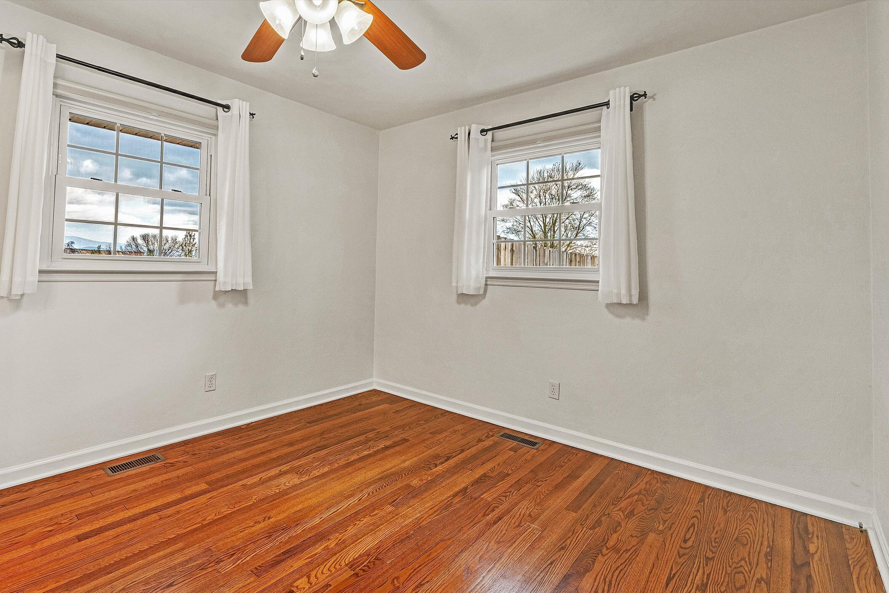 1006 Green Meadow RD