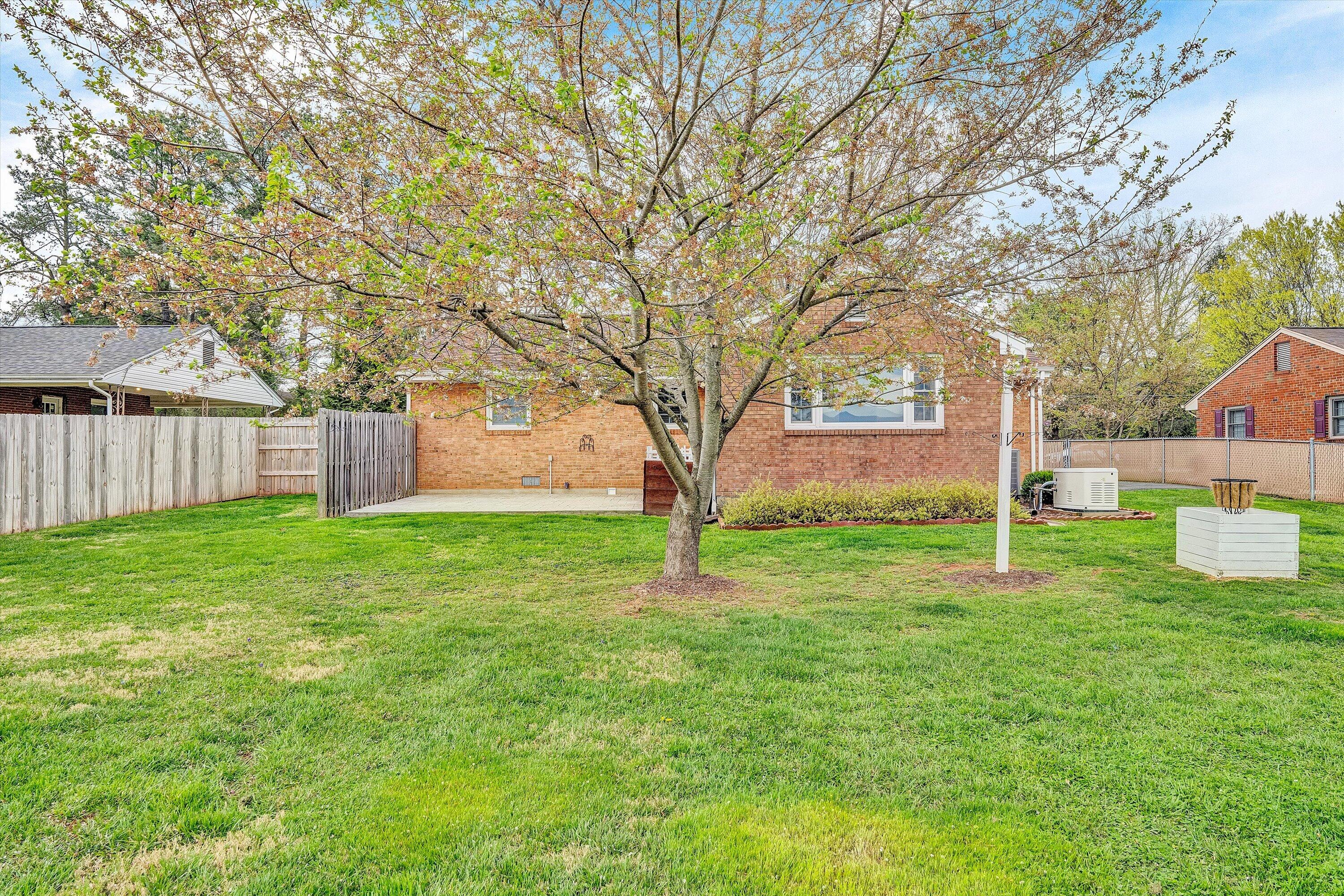 1006 Green Meadow RD