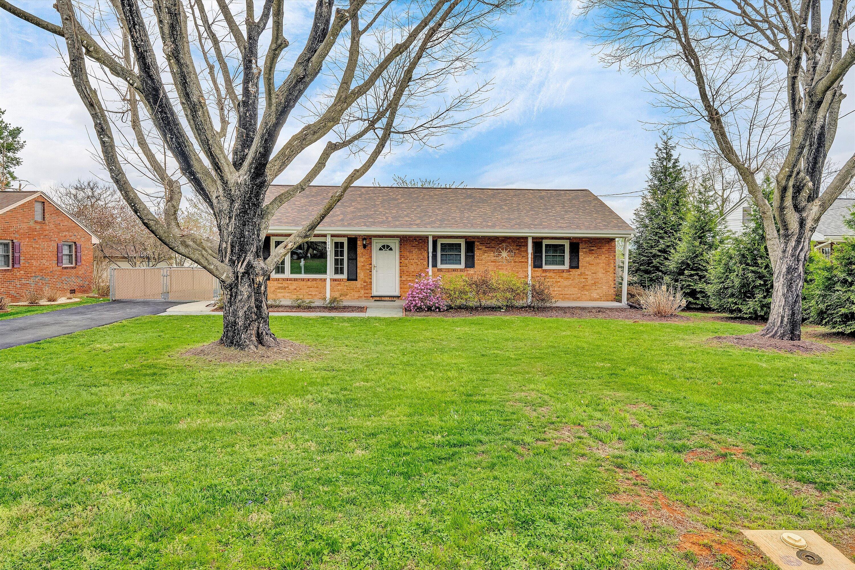 1006 Green Meadow RD