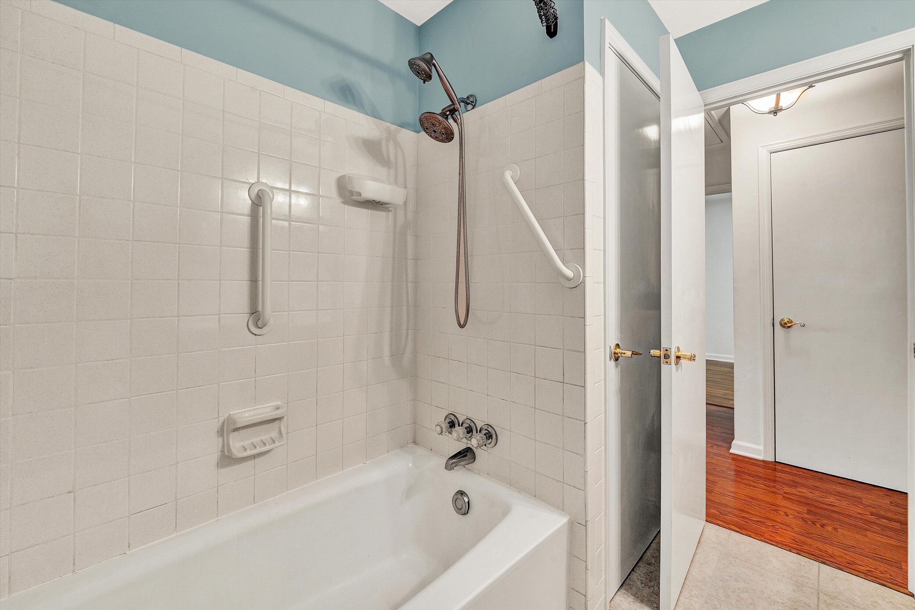 1006 Green Meadow RD