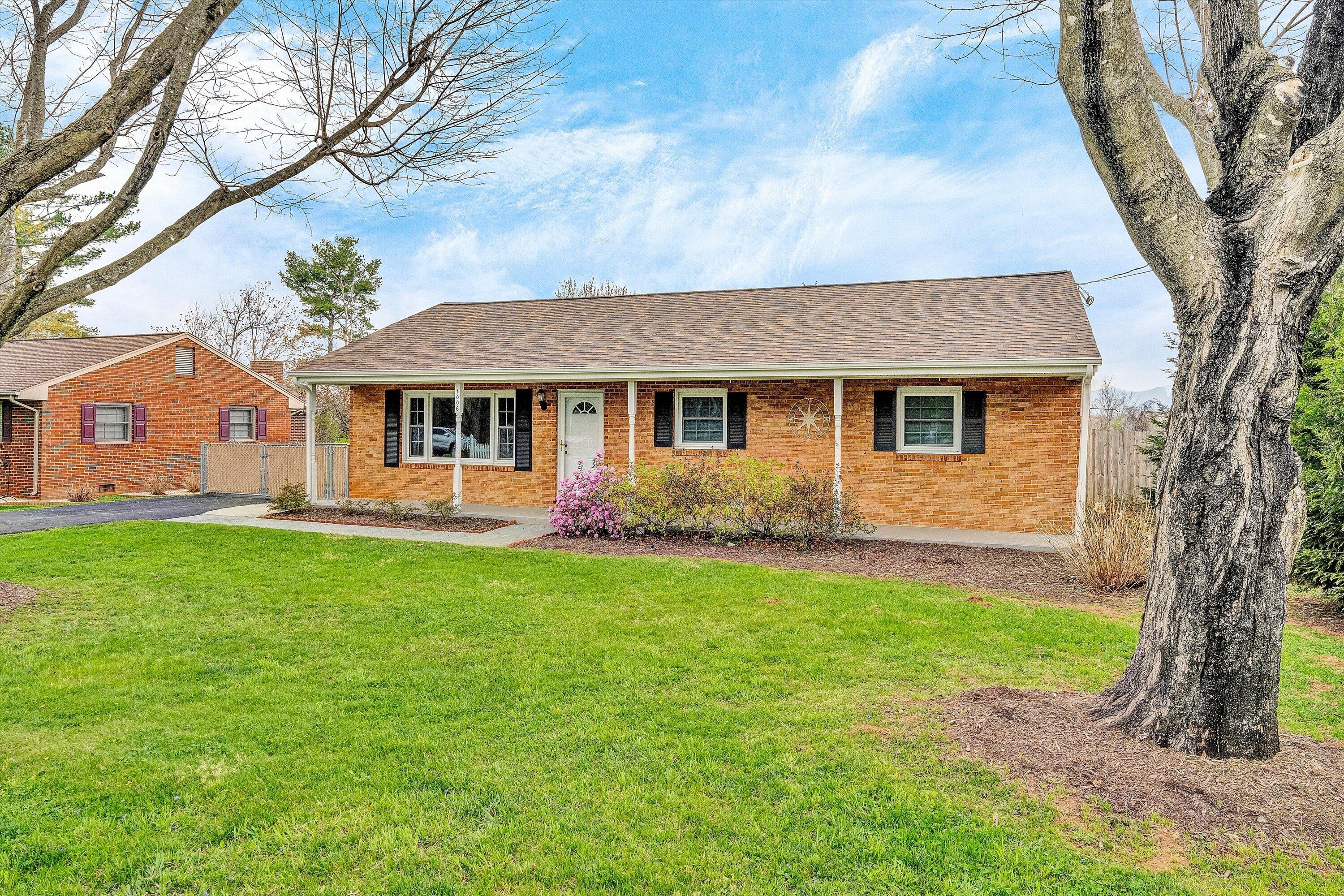 1006 Green Meadow RD