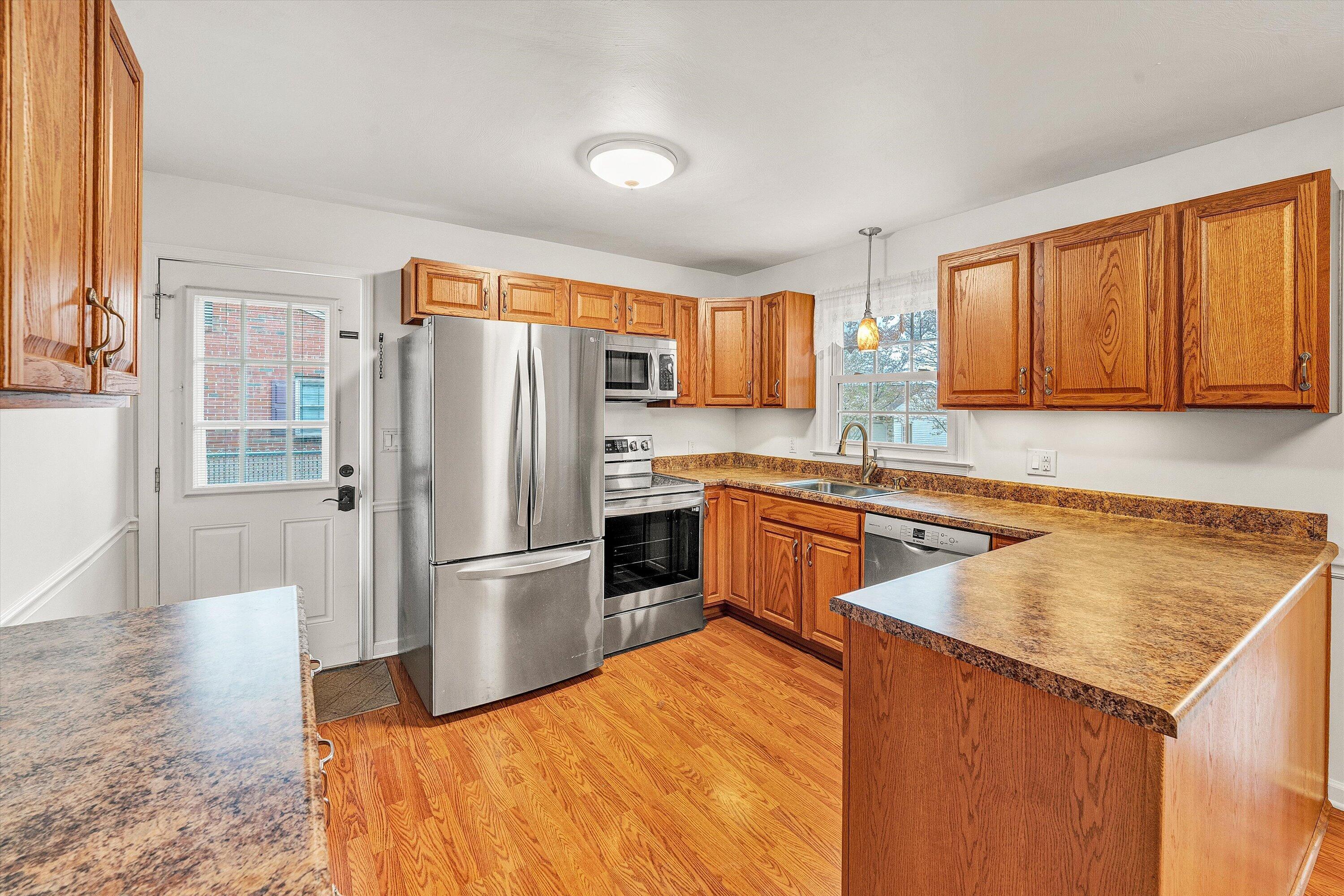 1006 Green Meadow RD