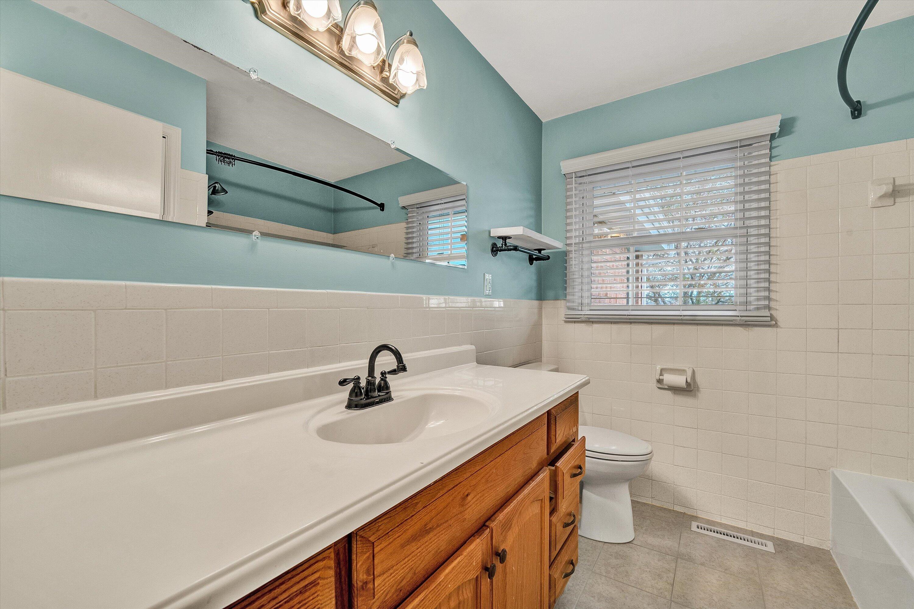 1006 Green Meadow RD