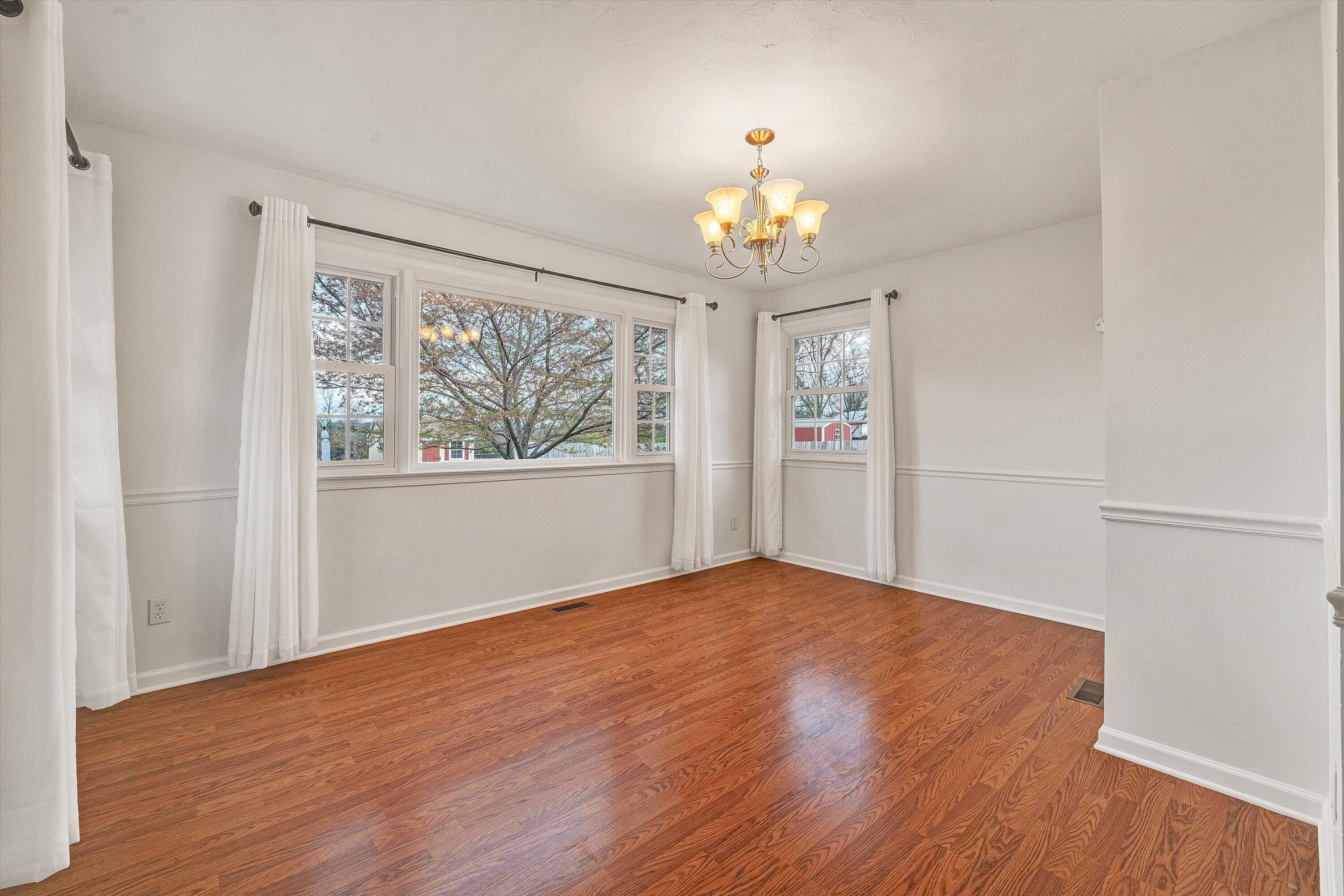 1006 Green Meadow RD