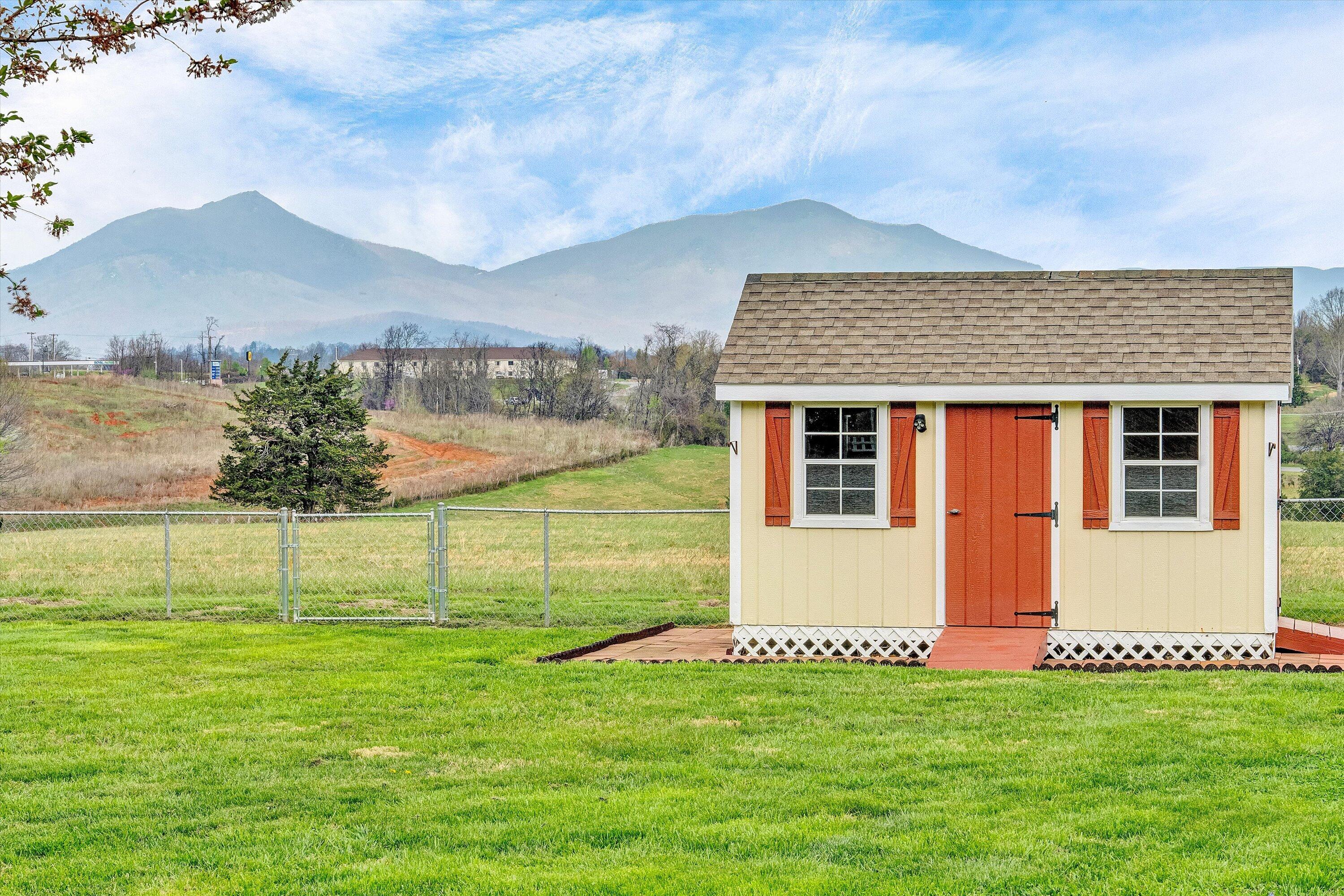 1006 Green Meadow RD