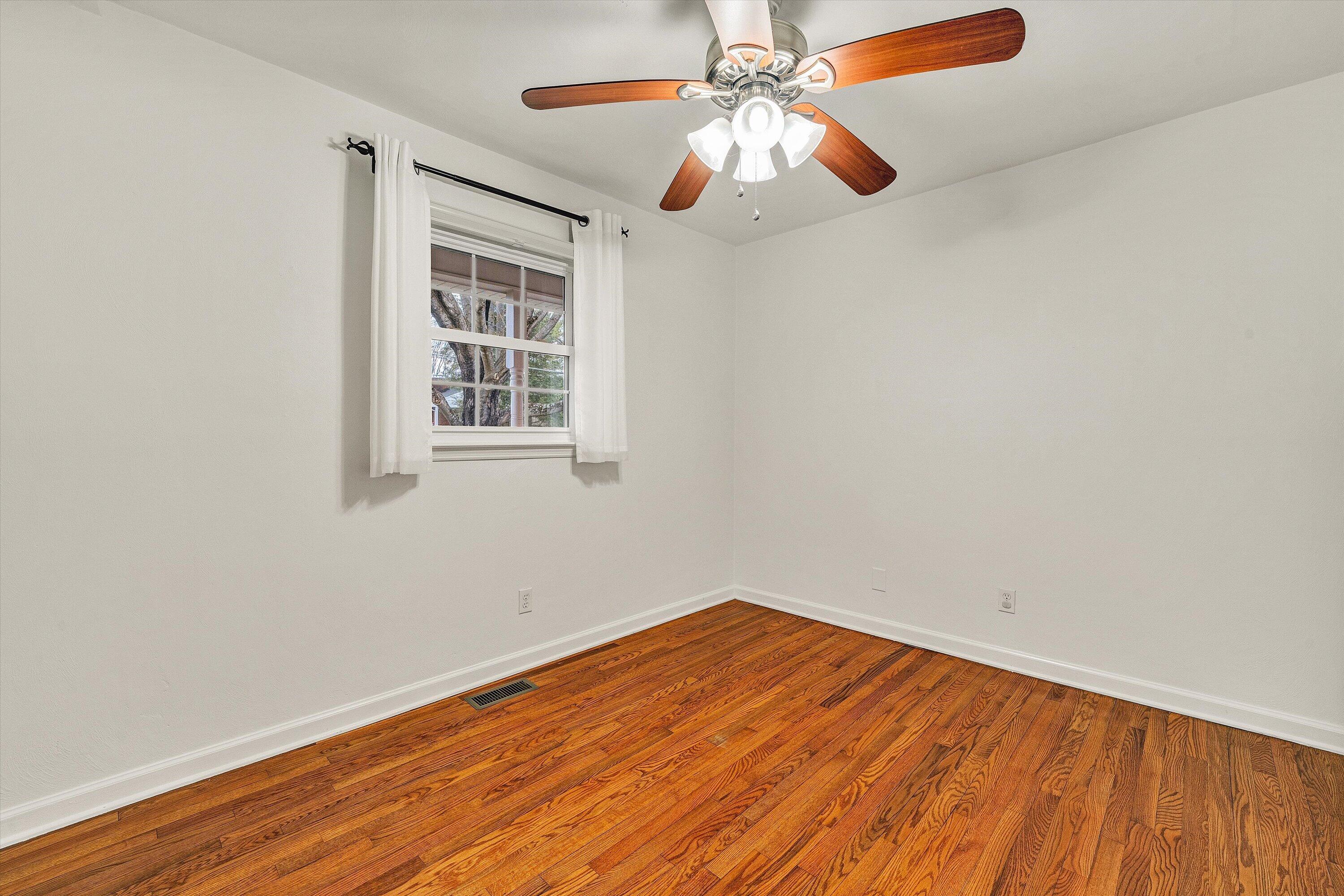 1006 Green Meadow RD