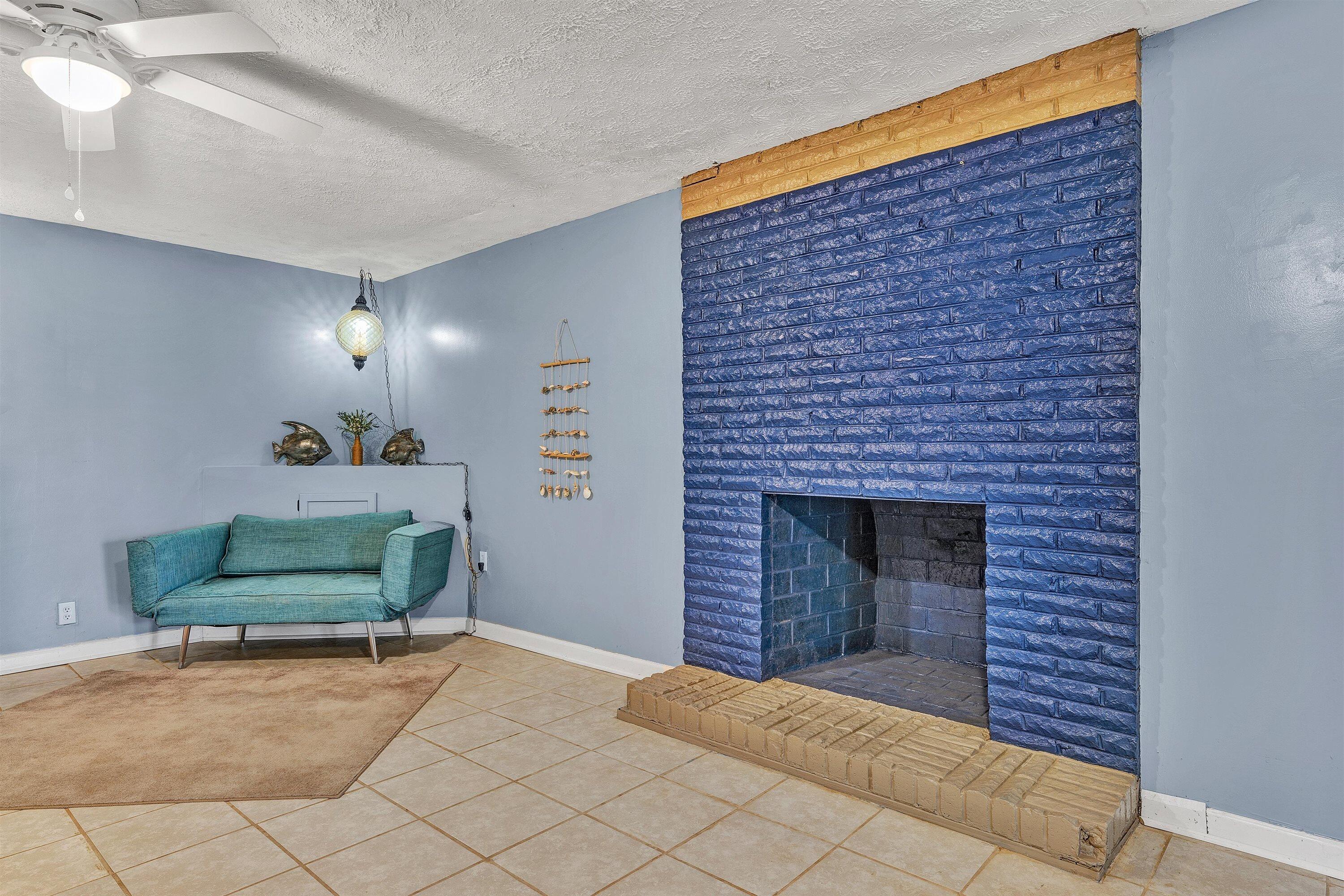 1005 Chestnut Mountain DR