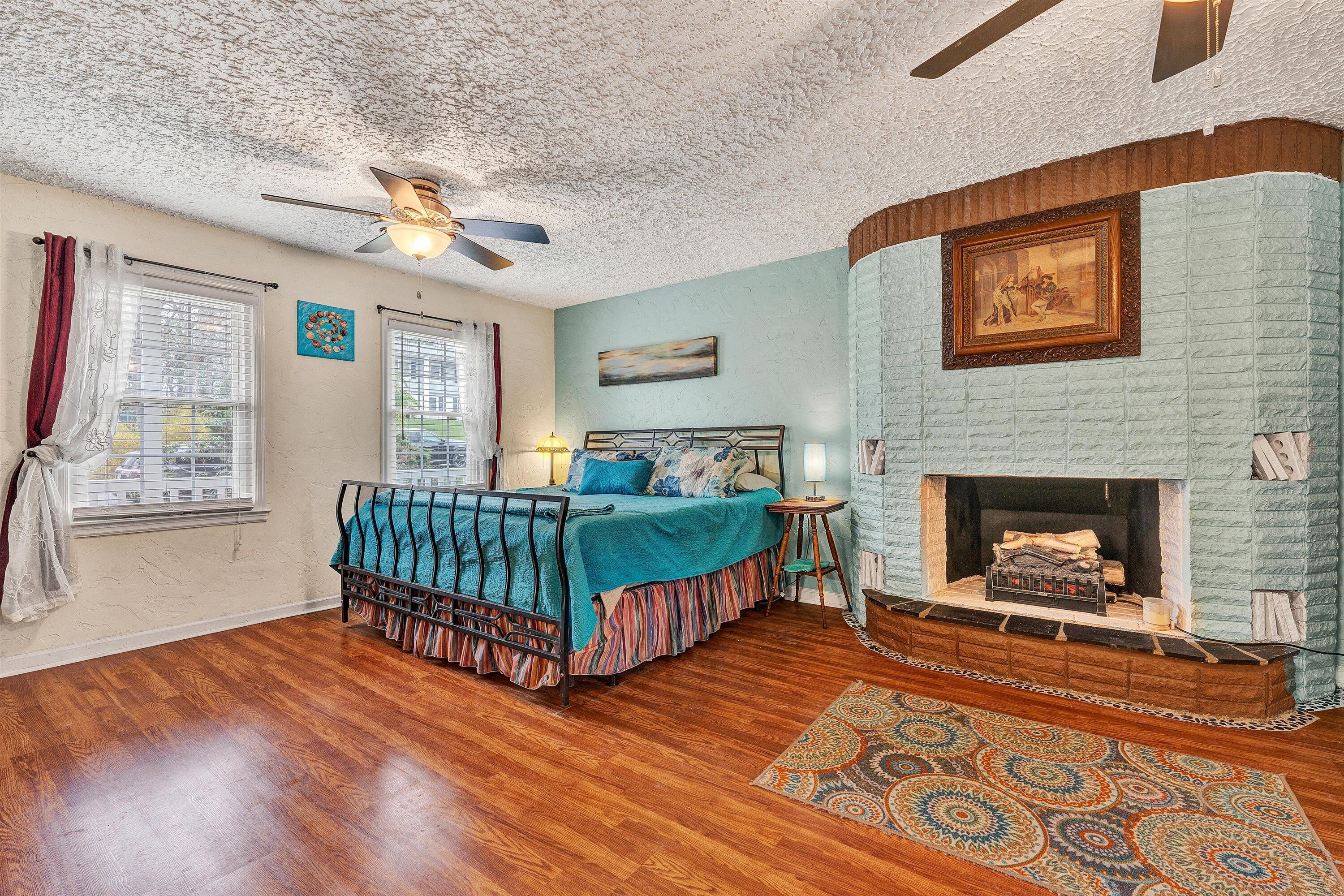 1005 Chestnut Mountain DR