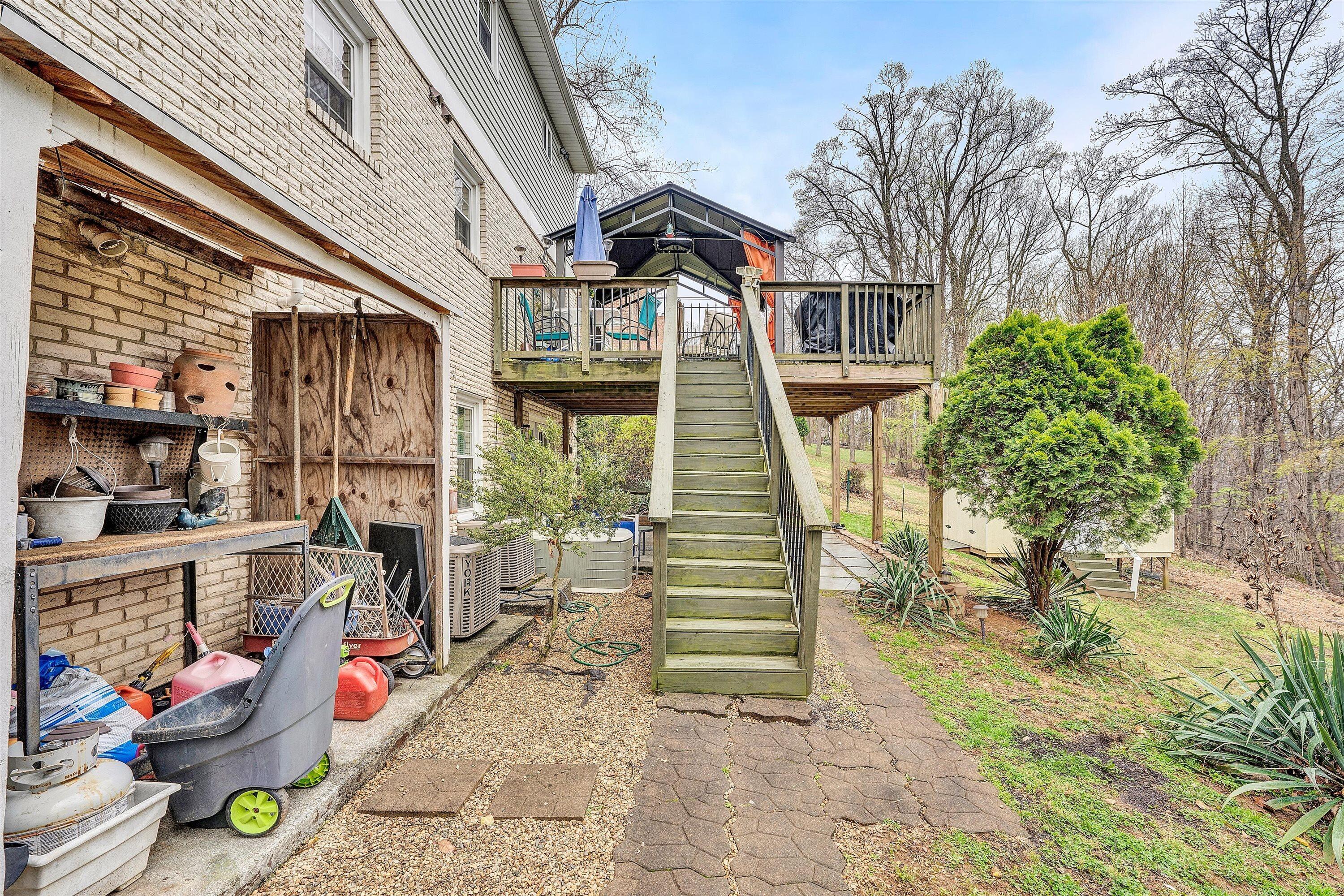 1005 Chestnut Mountain DR