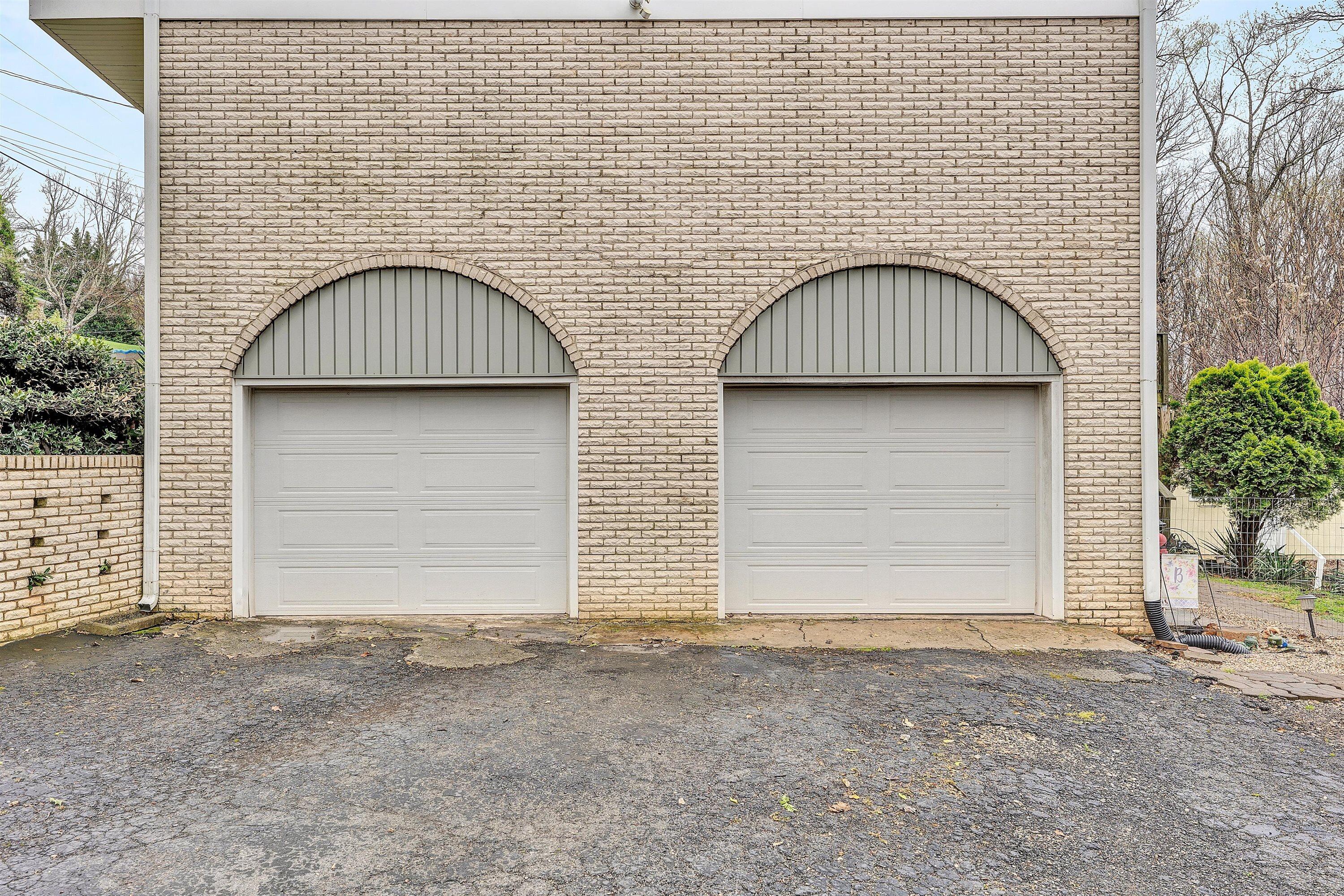 1005 Chestnut Mountain DR