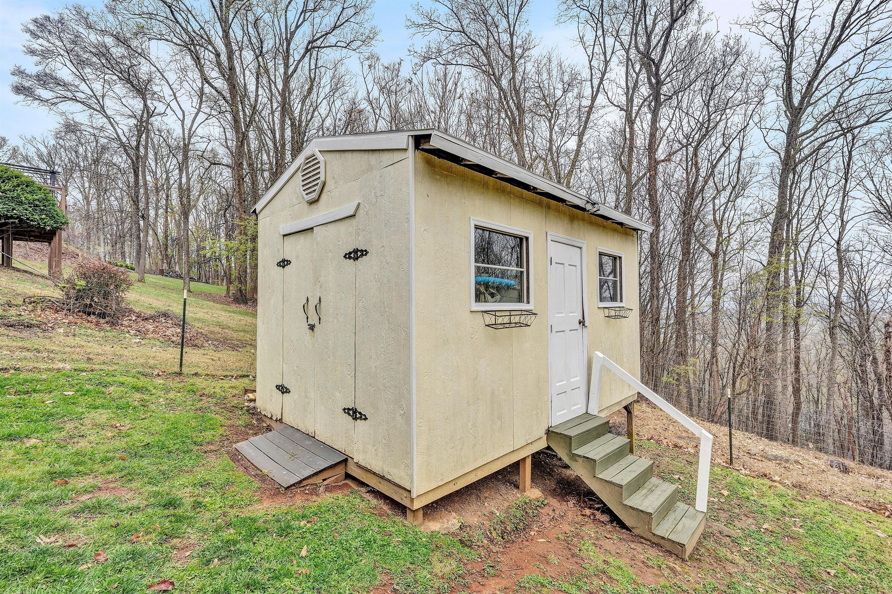 1005 Chestnut Mountain DR