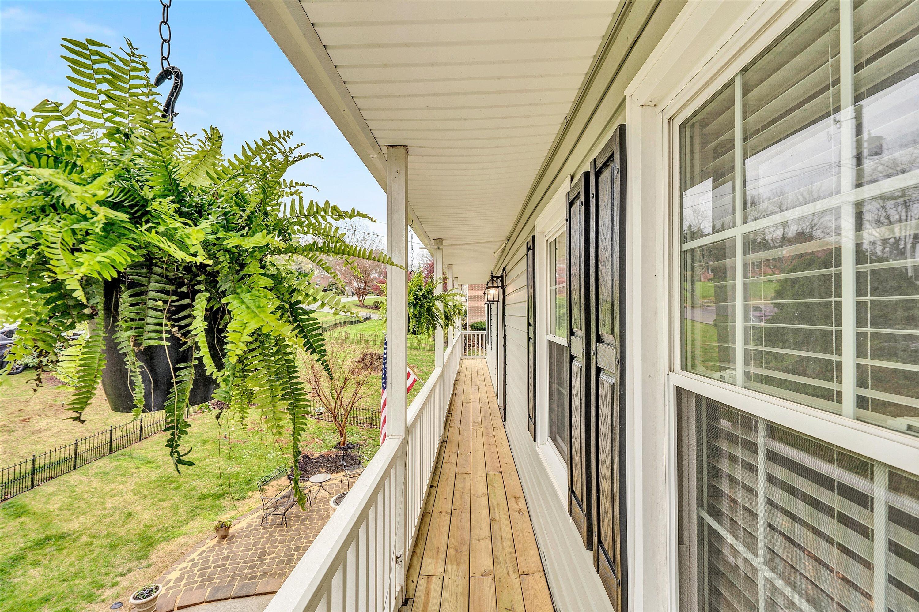 1005 Chestnut Mountain DR