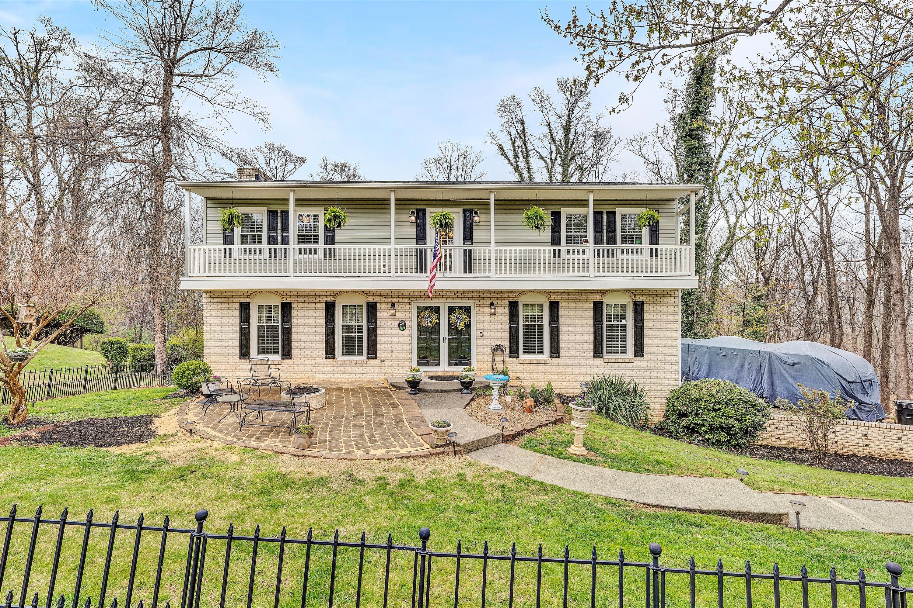 1005 Chestnut Mountain DR