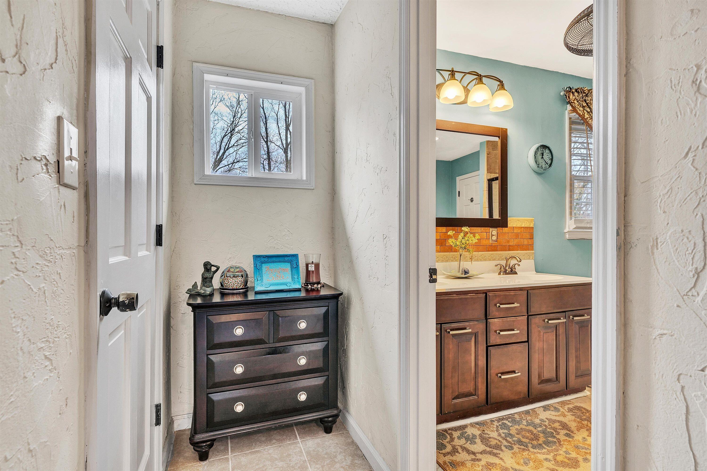 1005 Chestnut Mountain DR