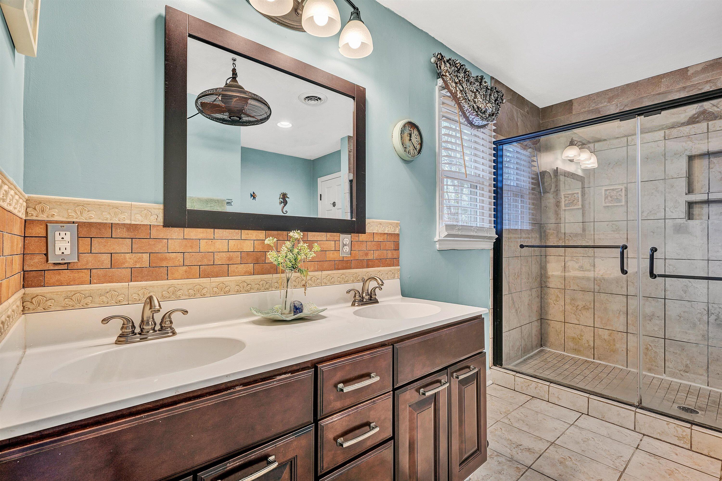 1005 Chestnut Mountain DR