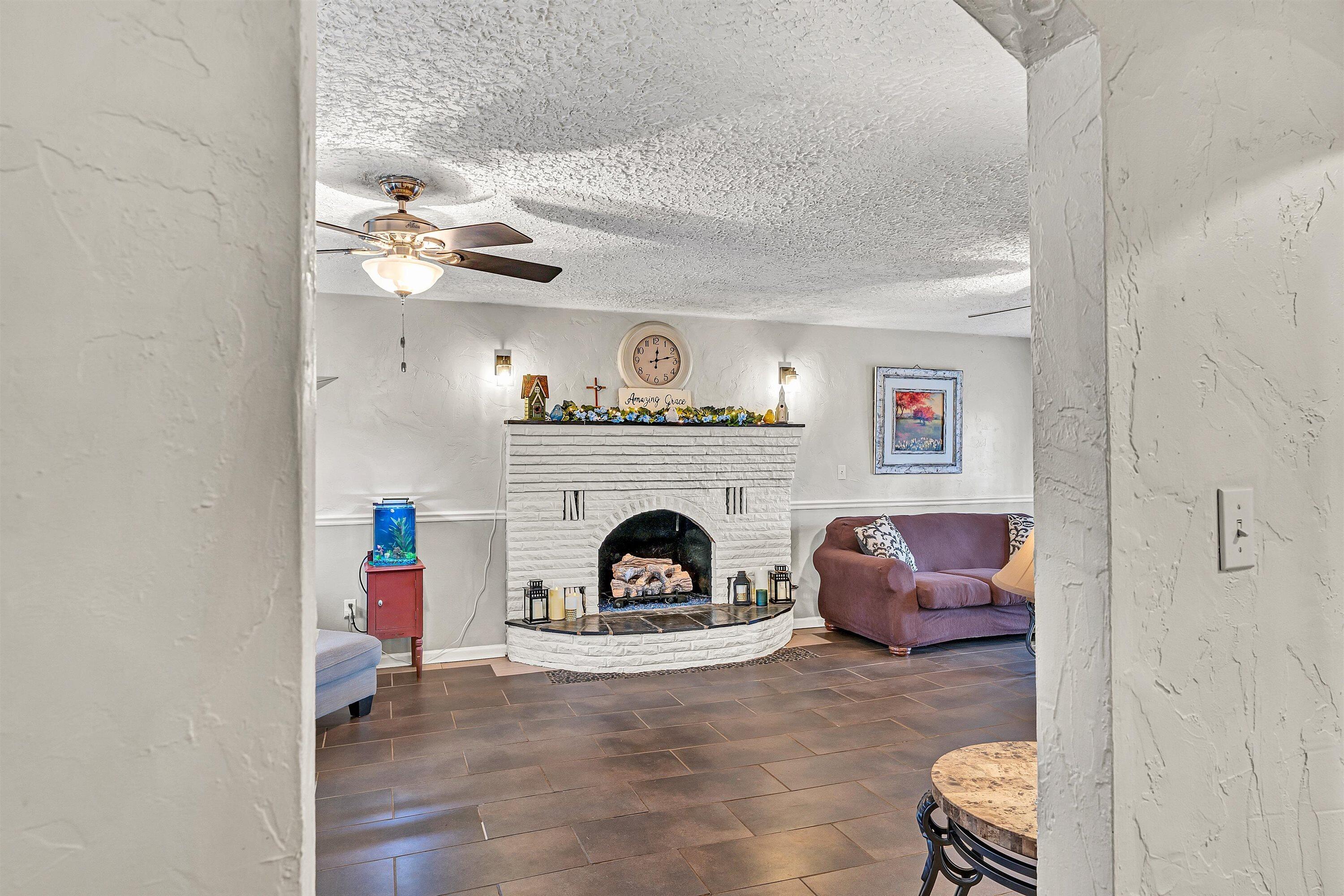 1005 Chestnut Mountain DR