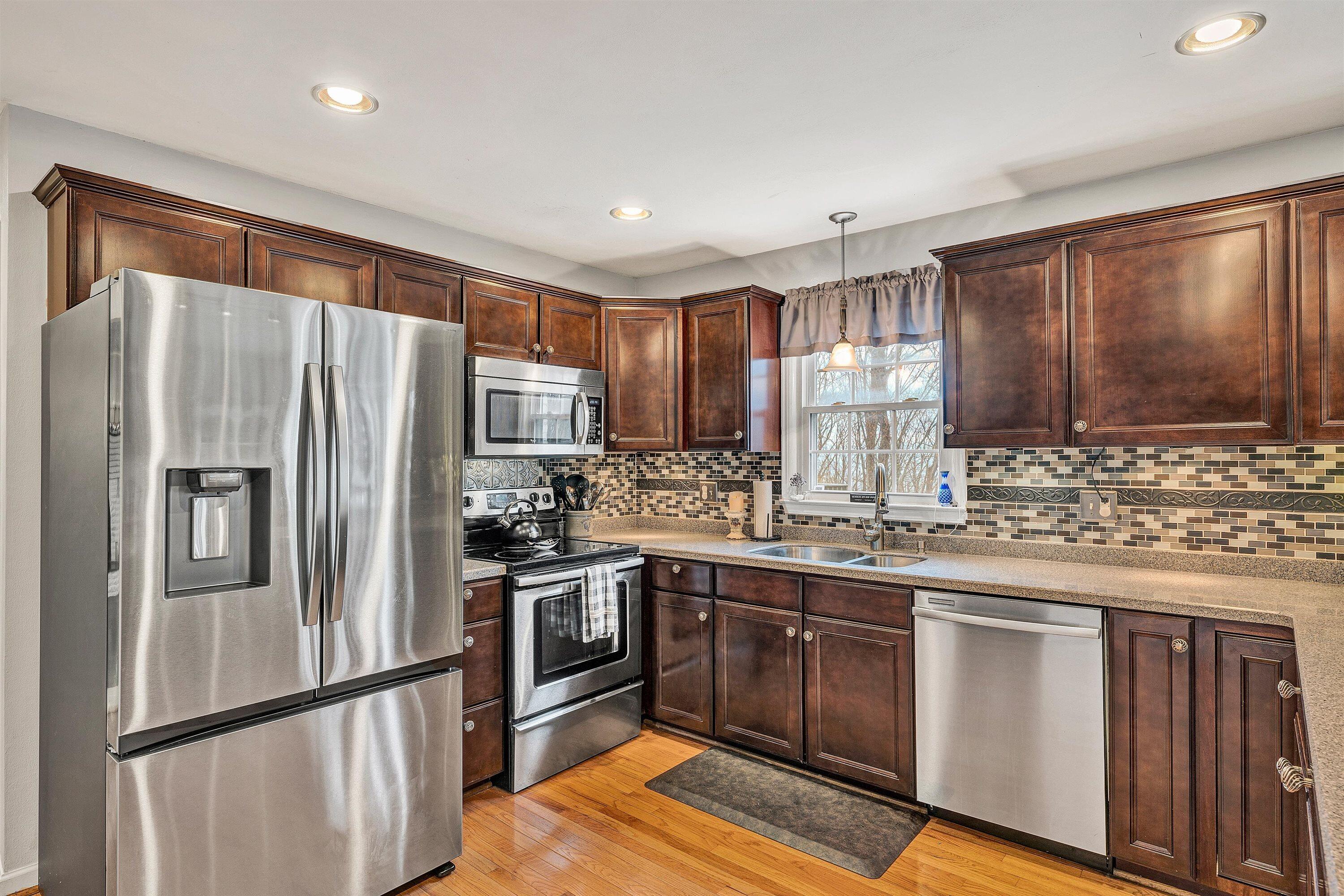 1005 Chestnut Mountain DR