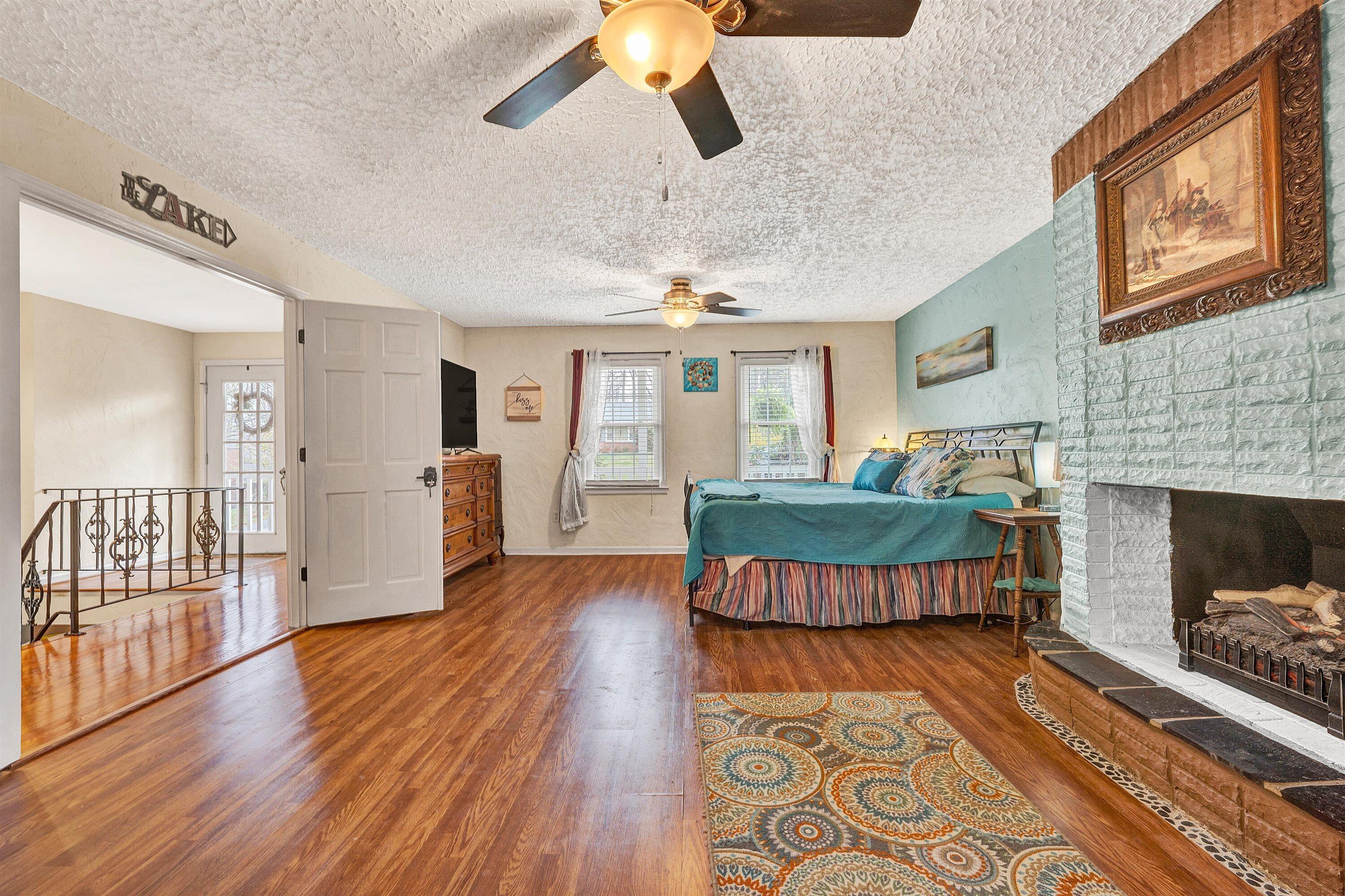 1005 Chestnut Mountain DR