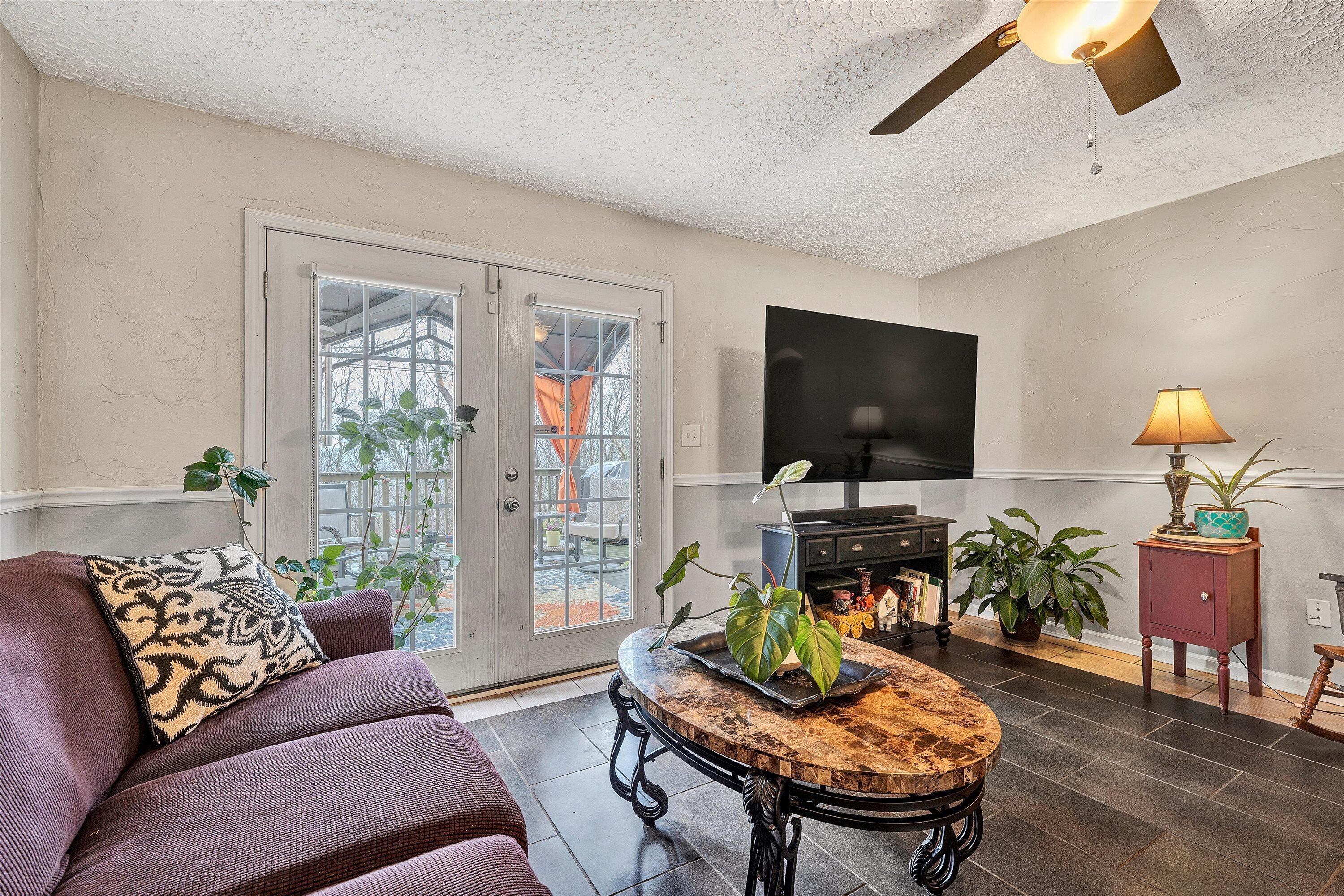 1005 Chestnut Mountain DR