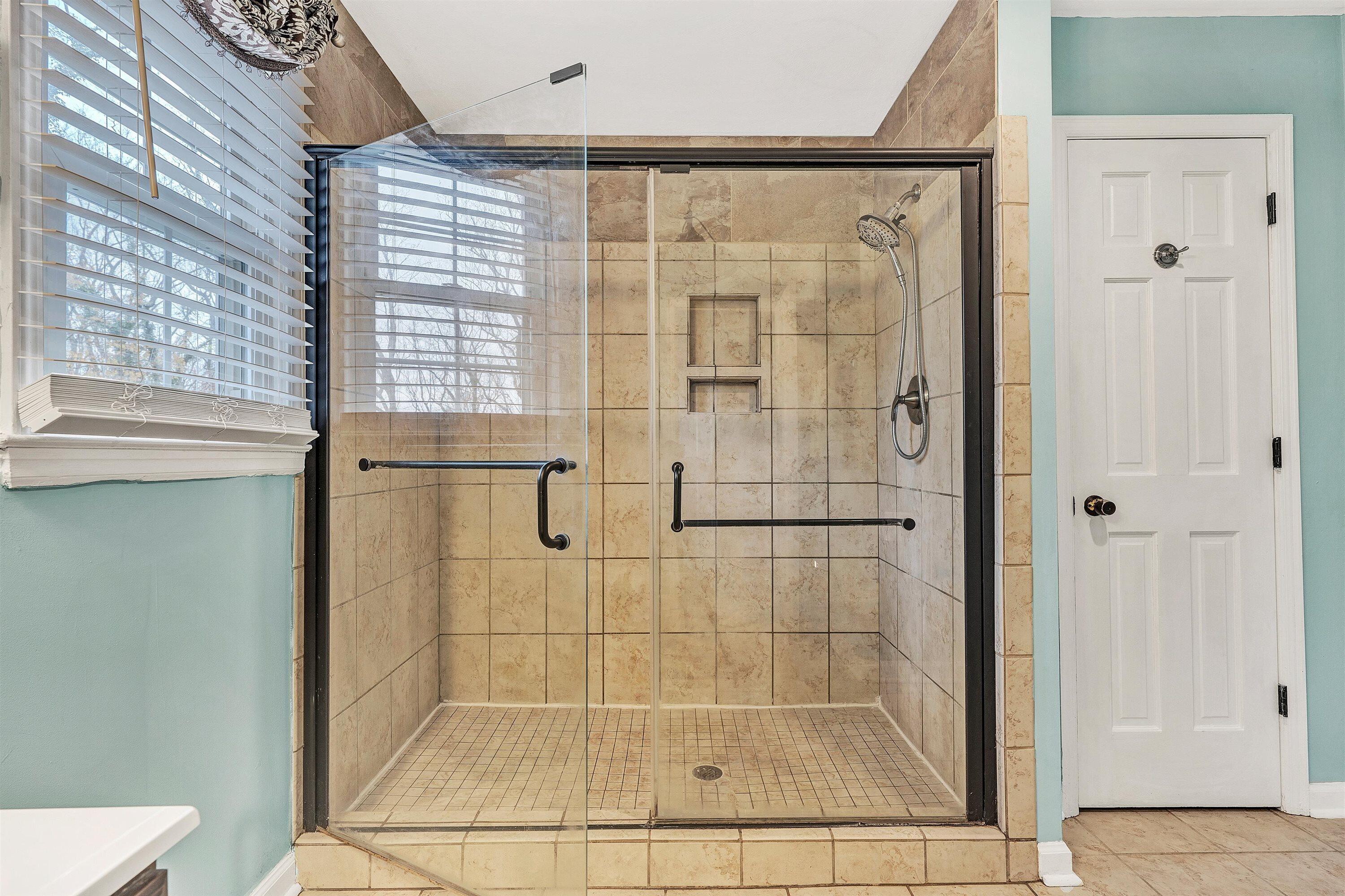 1005 Chestnut Mountain DR