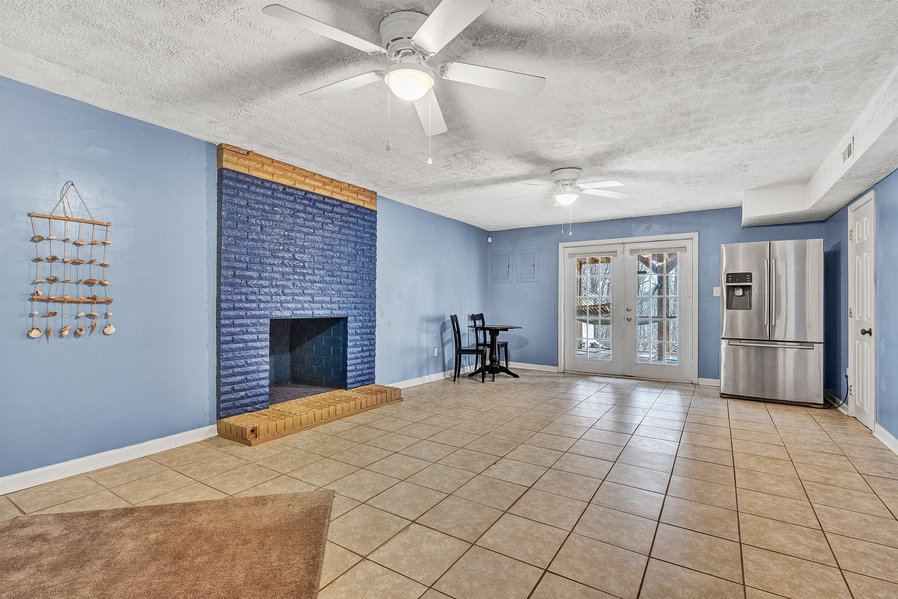 1005 Chestnut Mountain DR