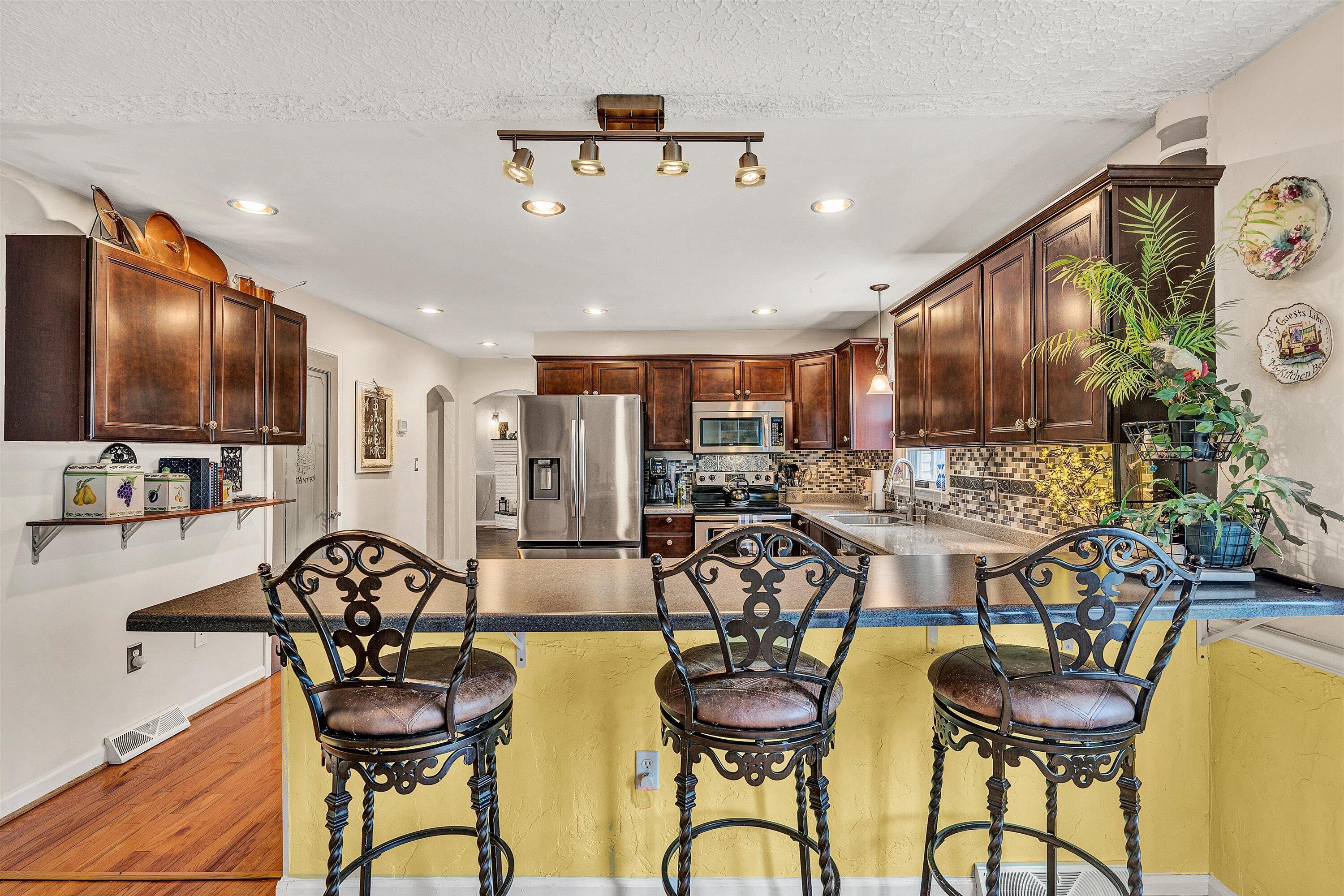 1005 Chestnut Mountain DR